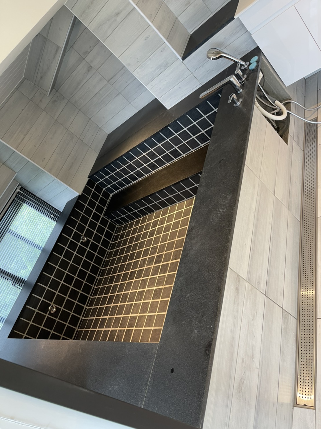 印度黑水沖仿古面-浴缸蓋板