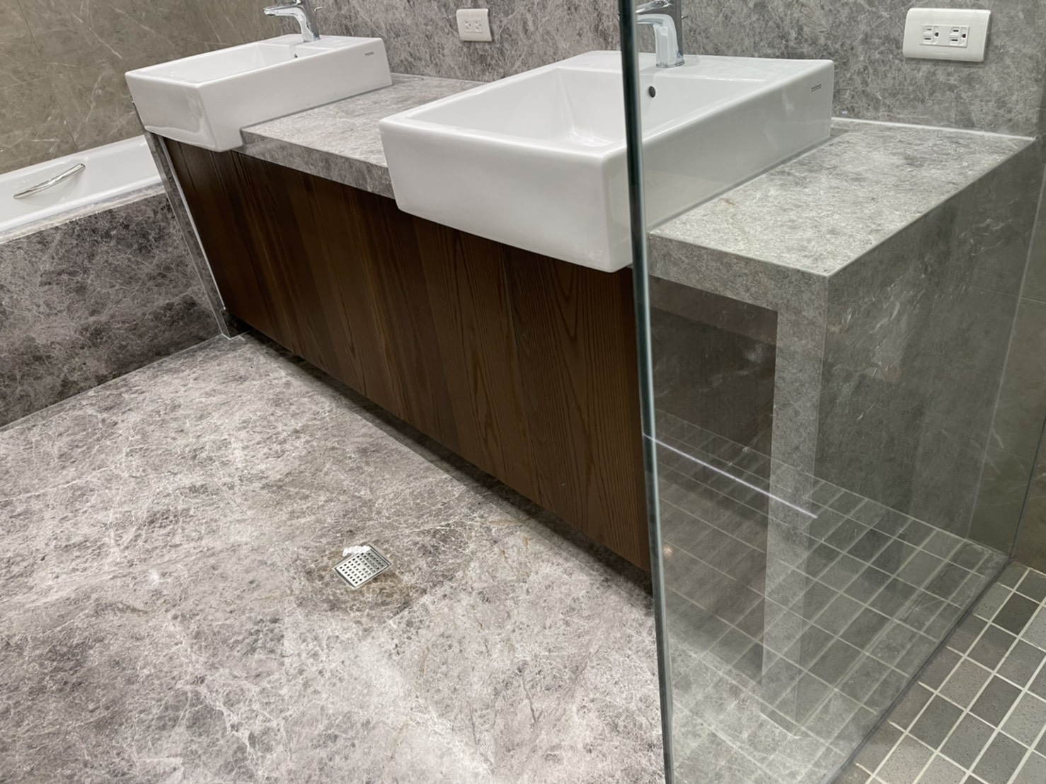 賽爾灰-浴室檯面