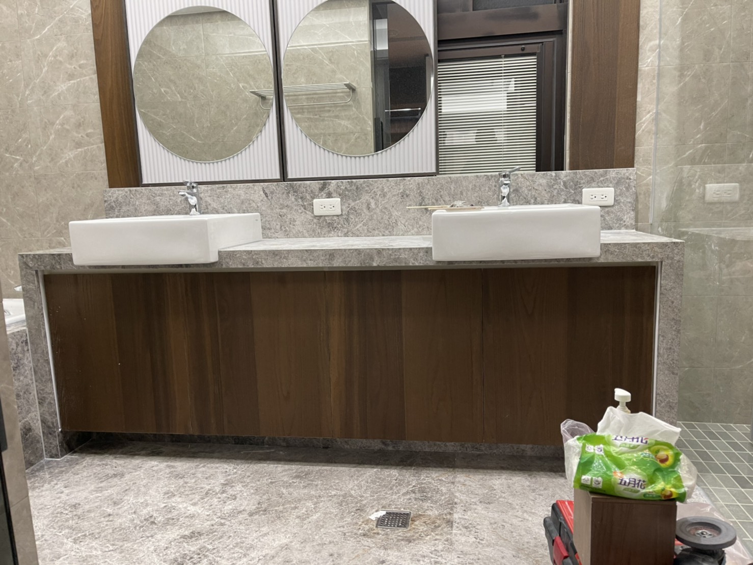 賽爾灰-浴室檯面