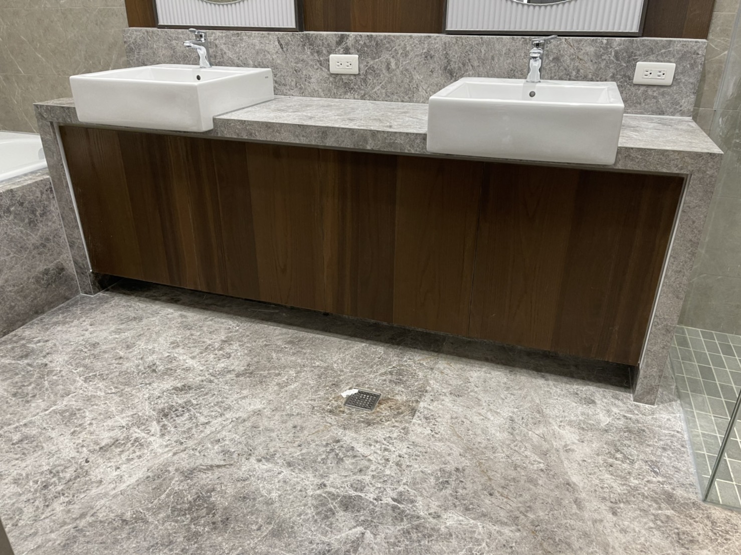 賽爾灰-浴室檯面