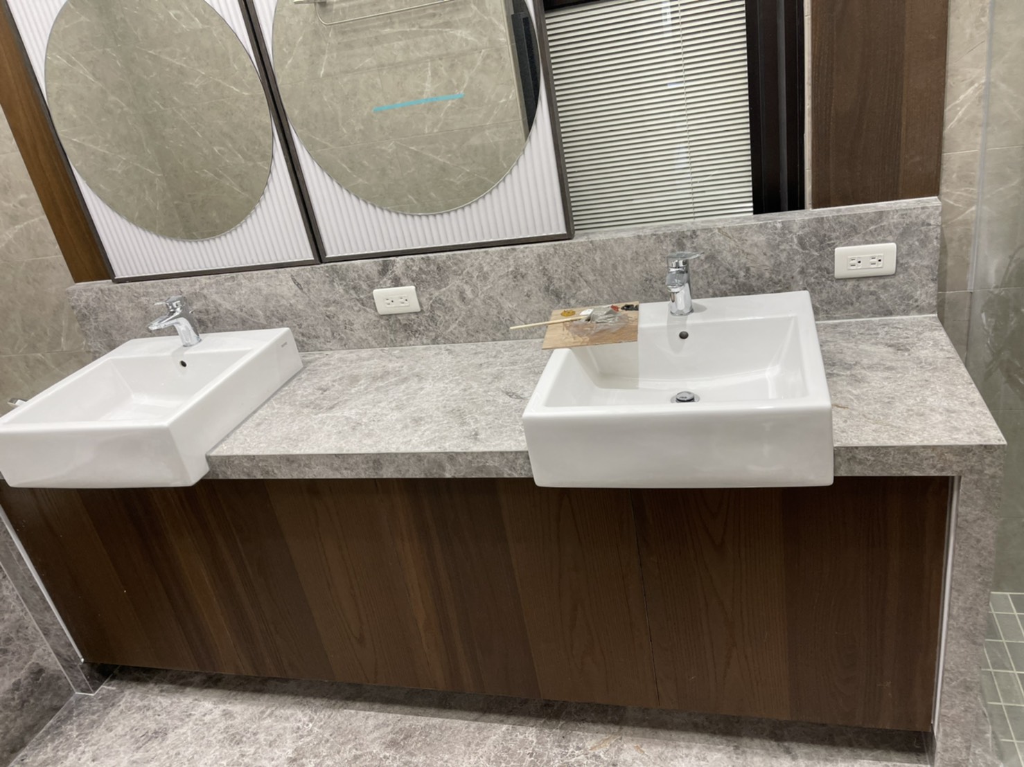 賽爾灰-浴室檯面