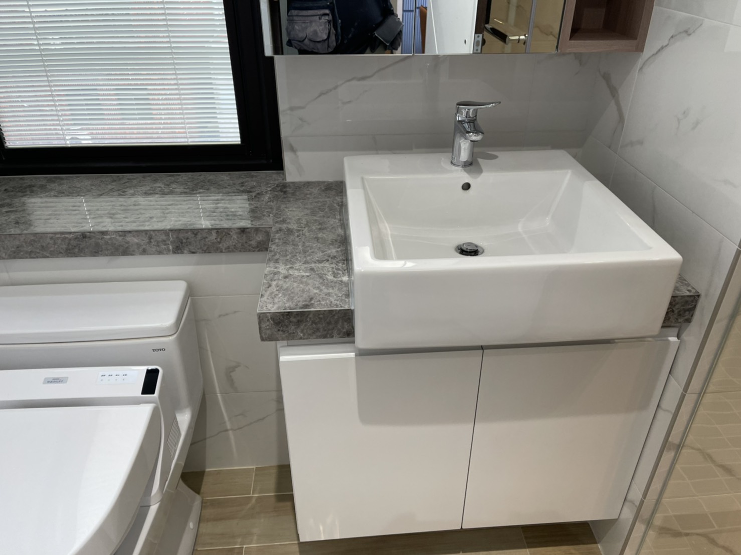 賽爾灰-浴室檯面