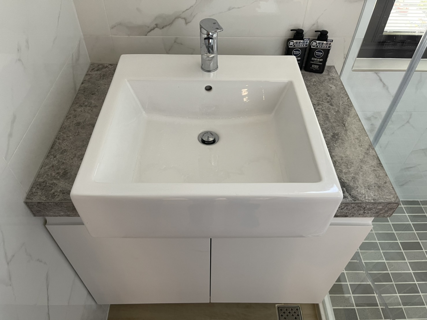 賽爾灰-浴室檯面