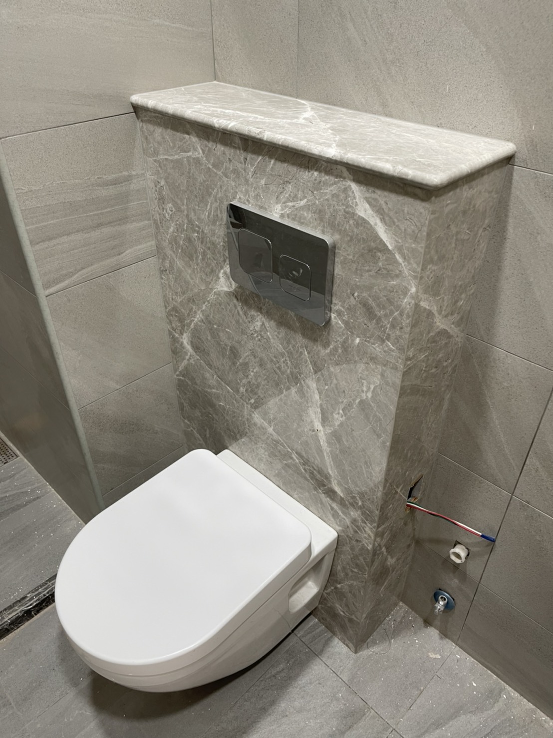 安格拉珍珠-馬桶背牆