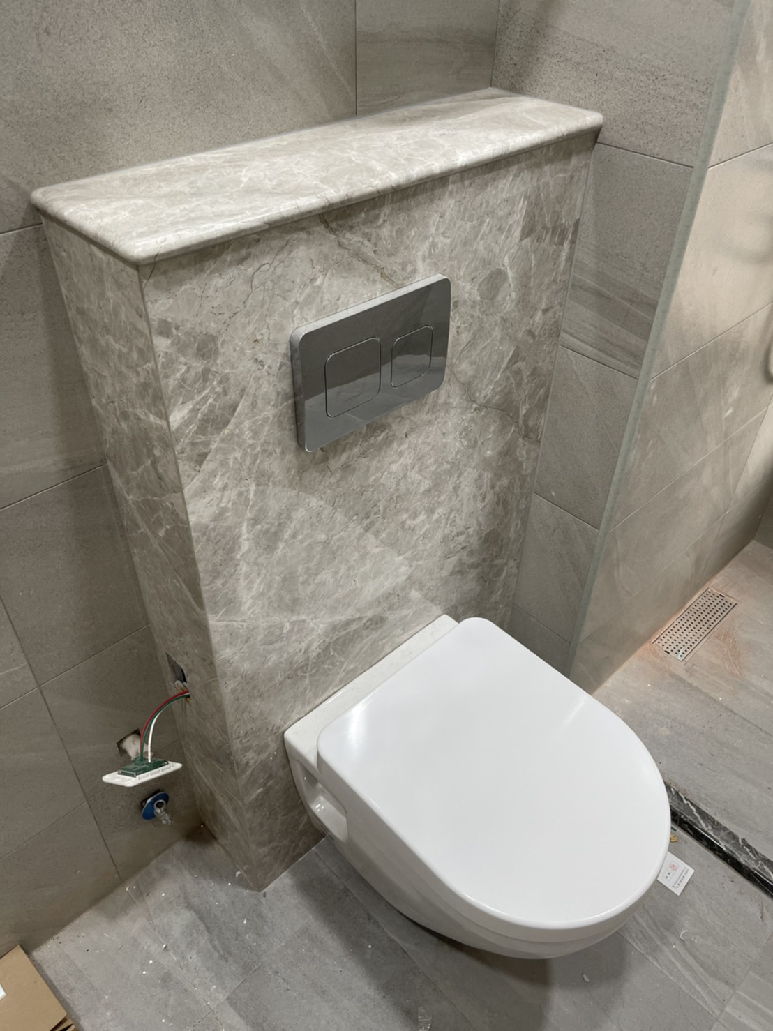 安格拉珍珠-馬桶背牆