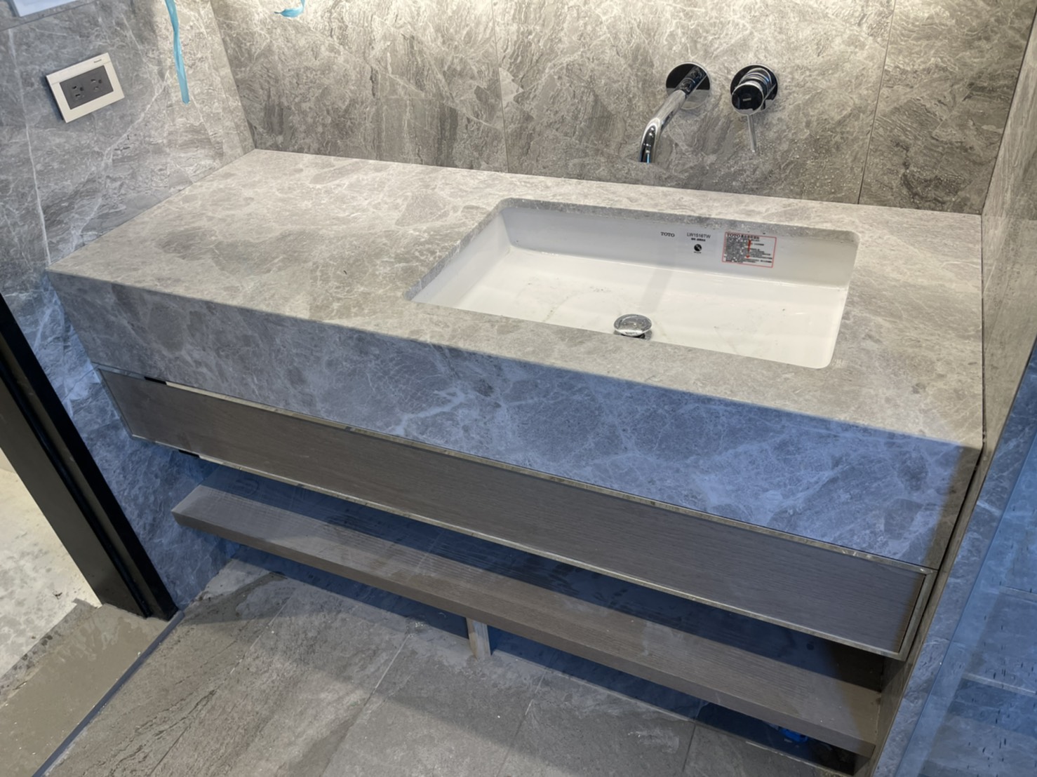 安地斯灰-洗手檯面