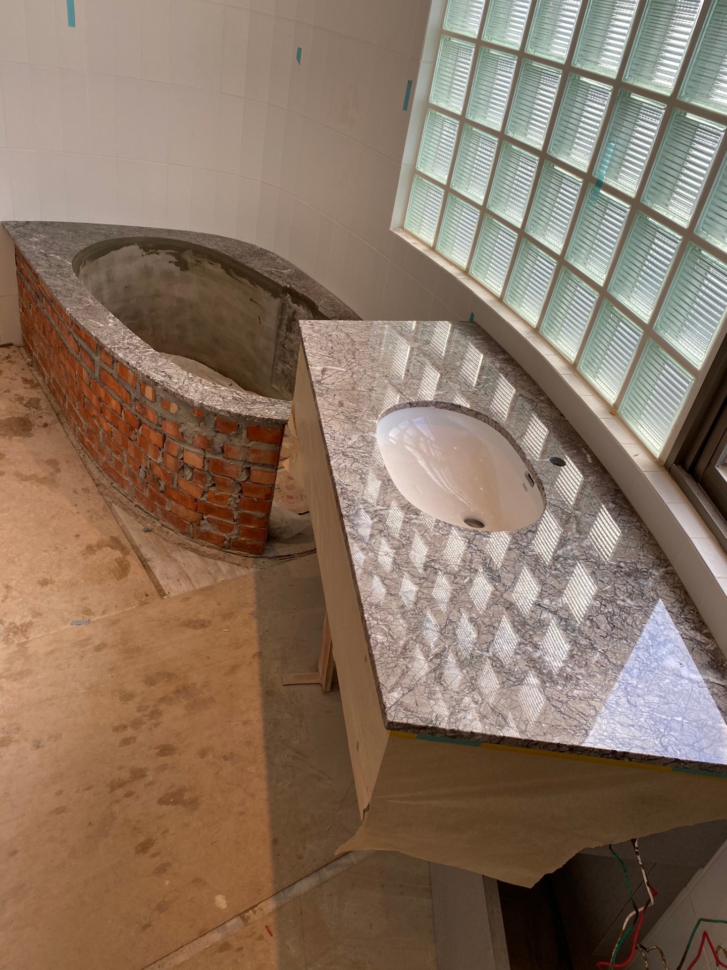 灰網-洗手檯面+浴缸