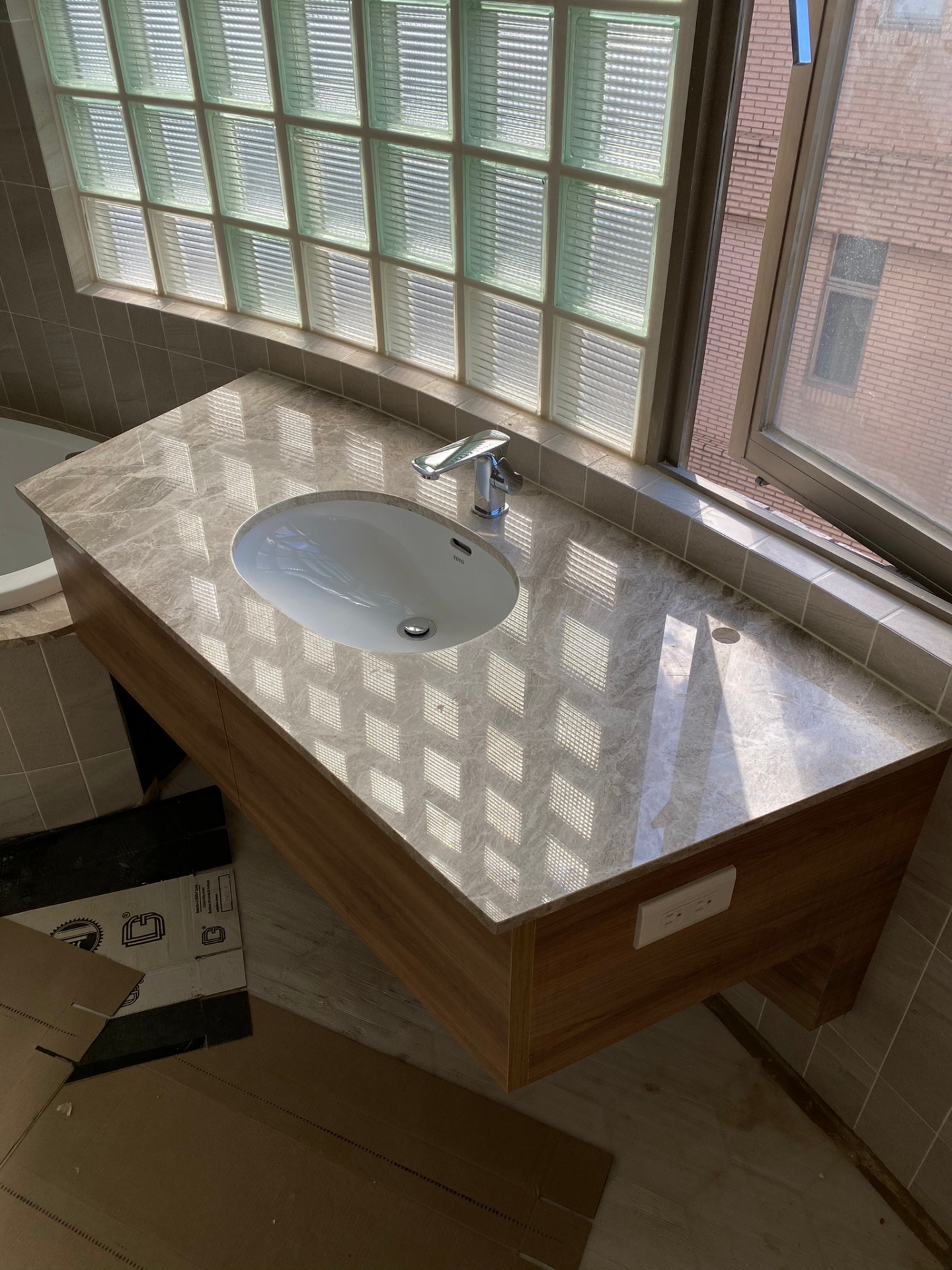 賽納灰-洗手檯面