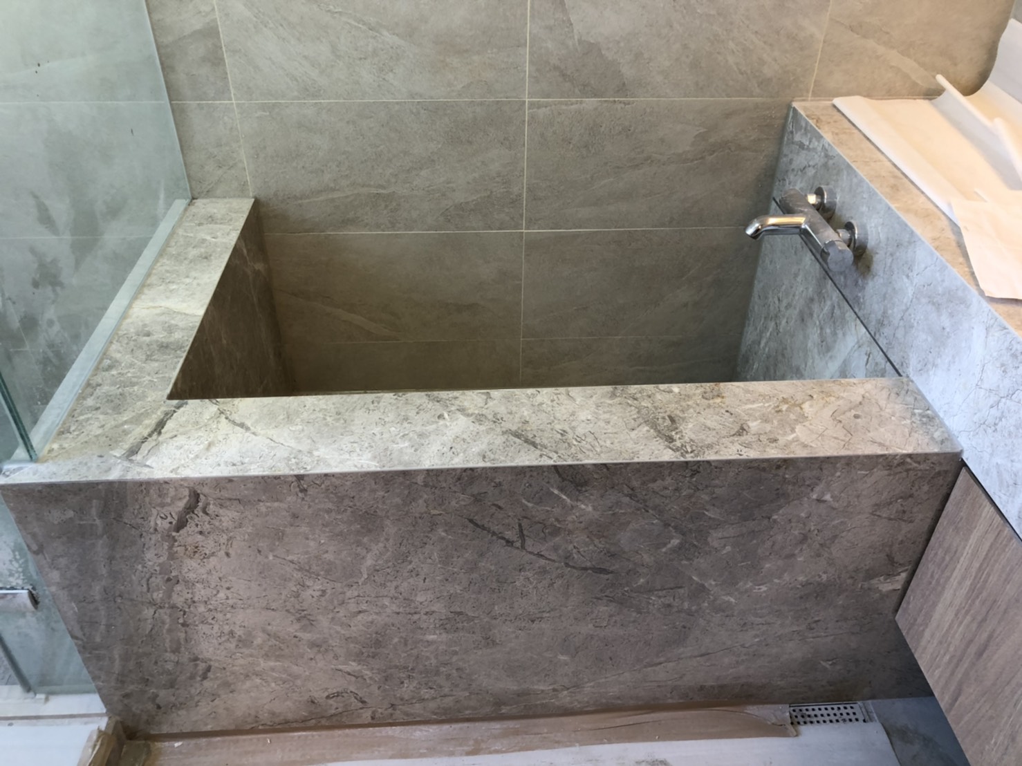 安格拉珍珠仿古面-浴缸