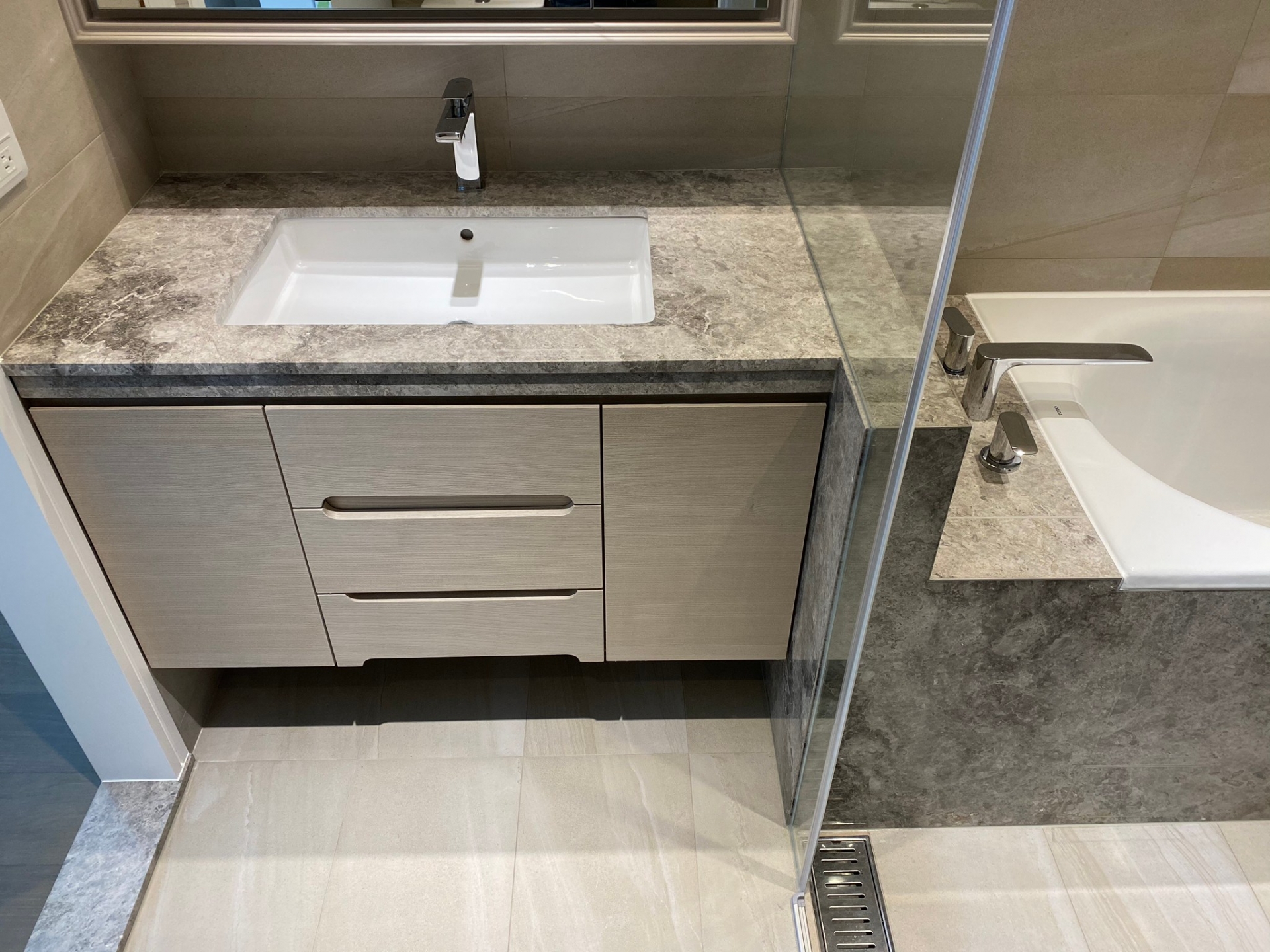 銀灰珍珠-洗手檯+浴缸