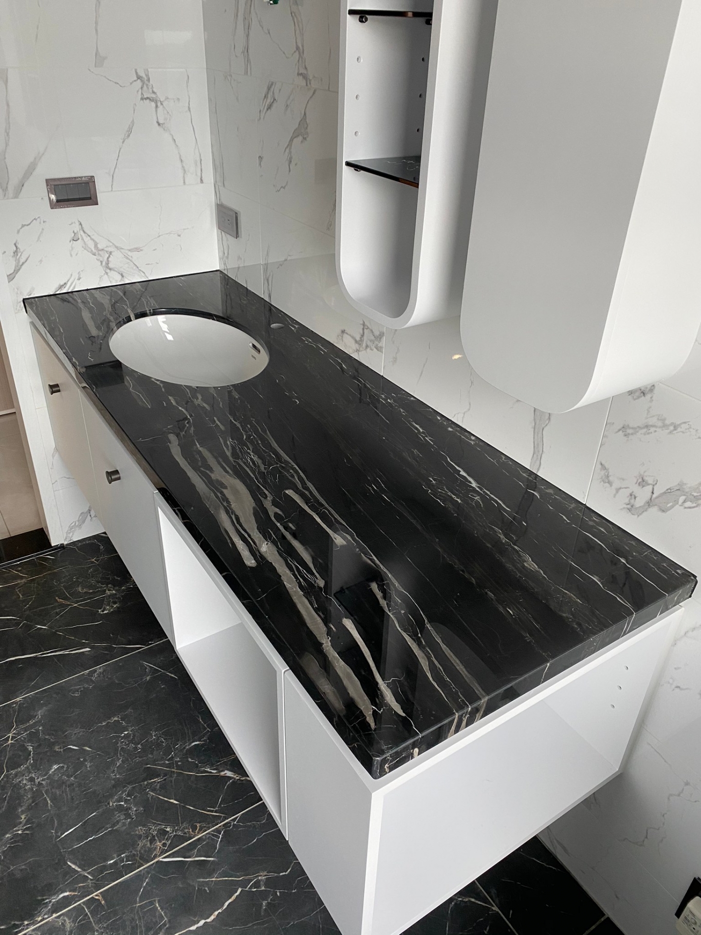 銀白龍-洗手檯面