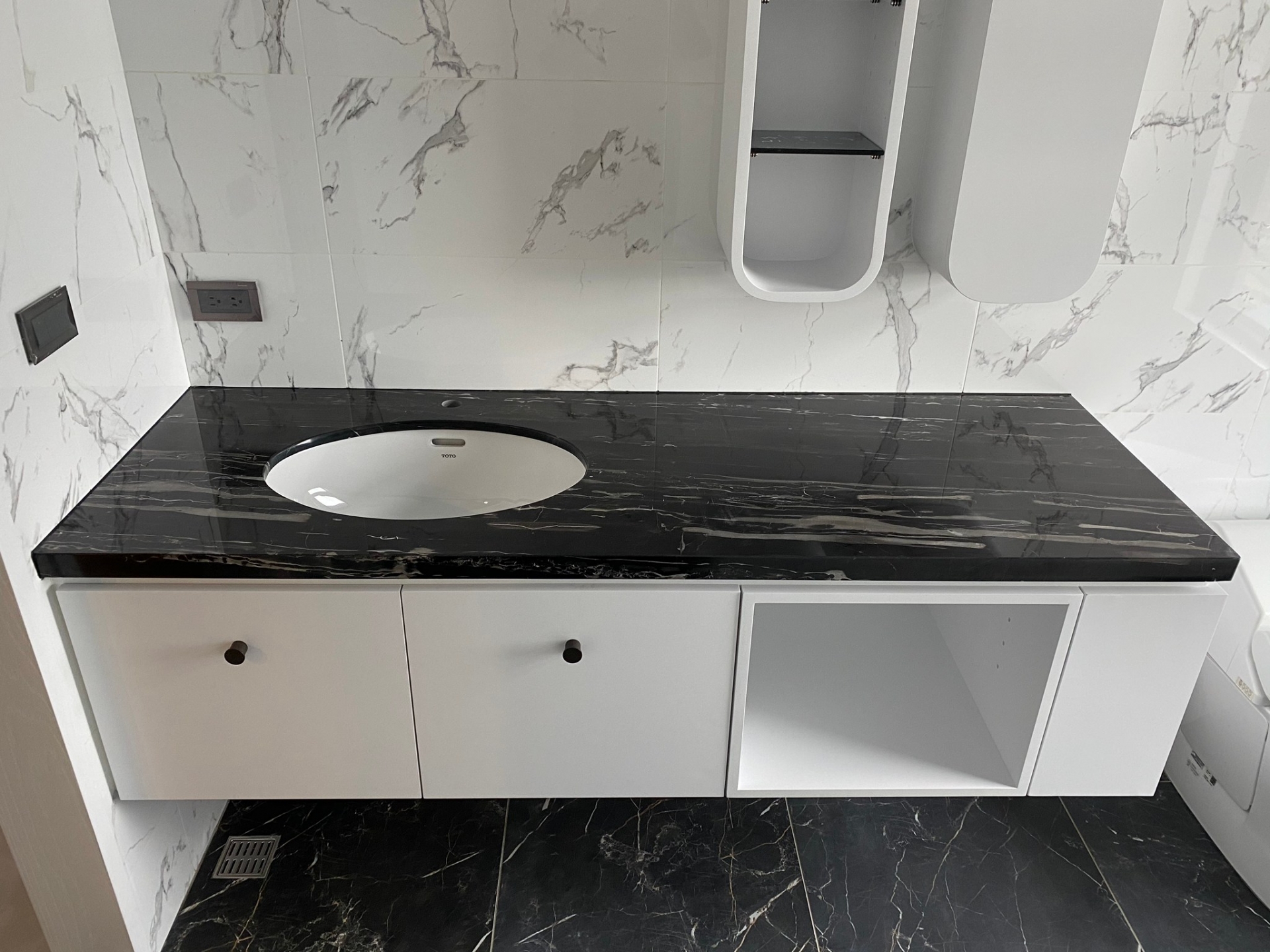 銀白龍-洗手檯面