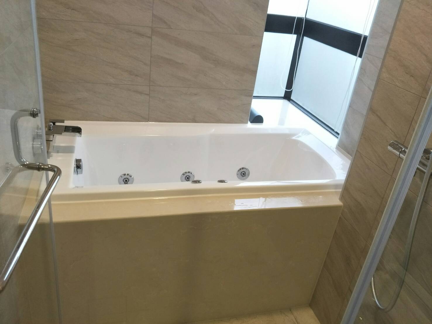 路易米黃-浴缸檯面