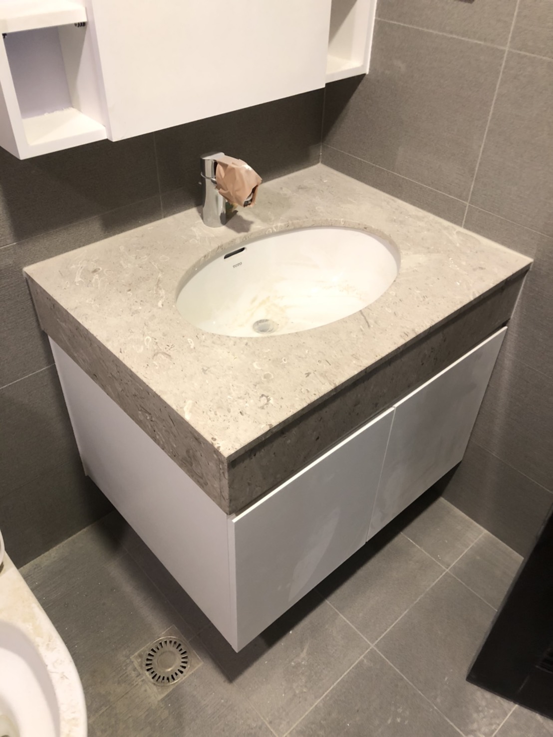 花蝴蝶-浴室洗手檯面