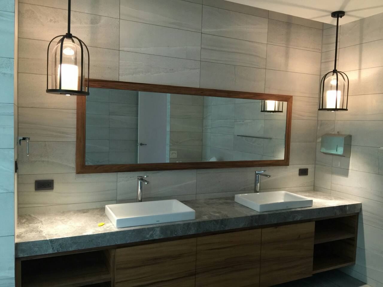 蒙馬特灰-洗手台