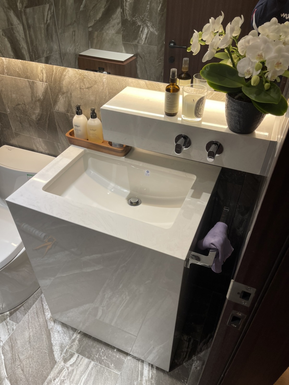 雅士白-洗手檯面