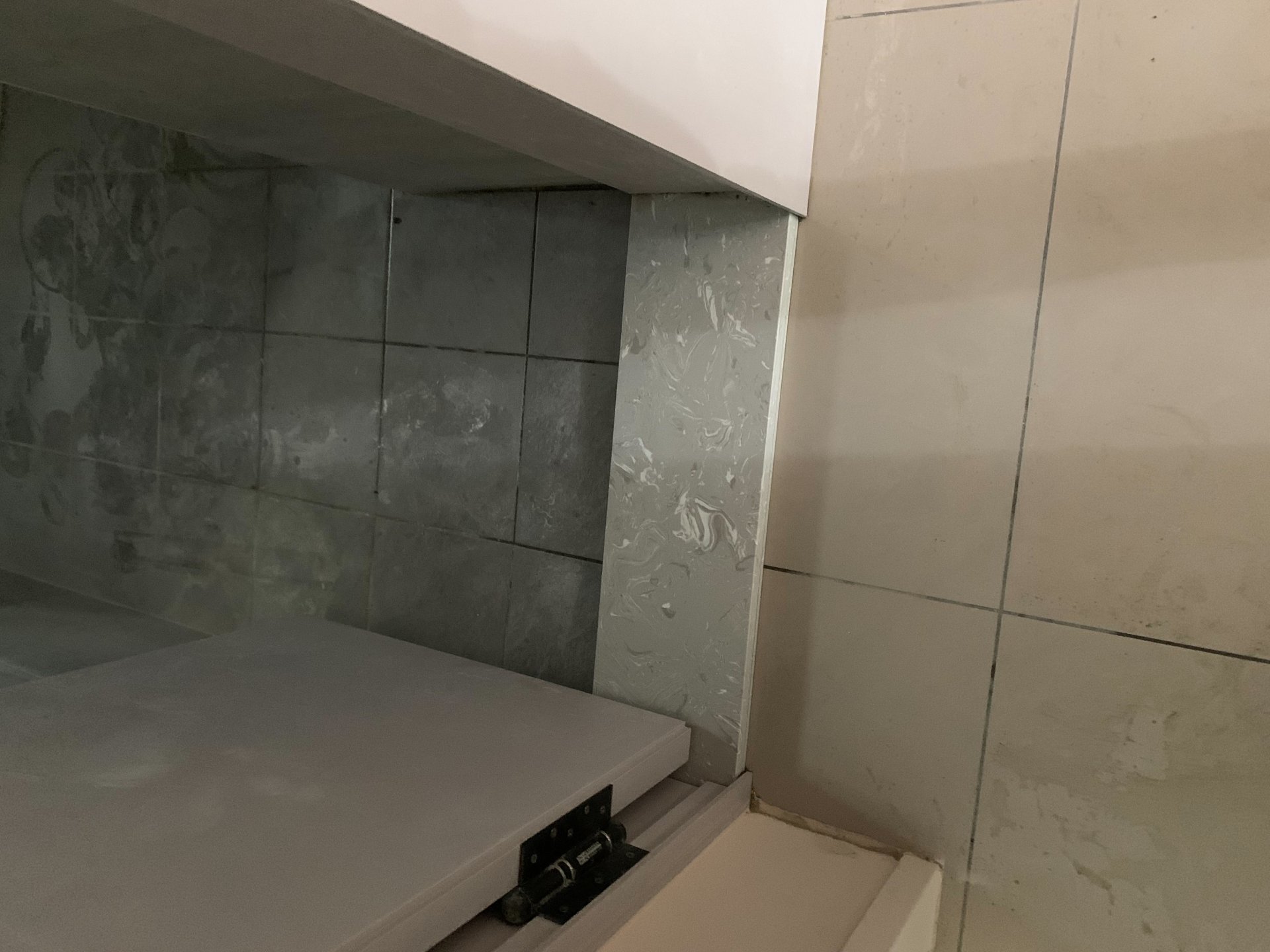 杜布尼克灰-門檻