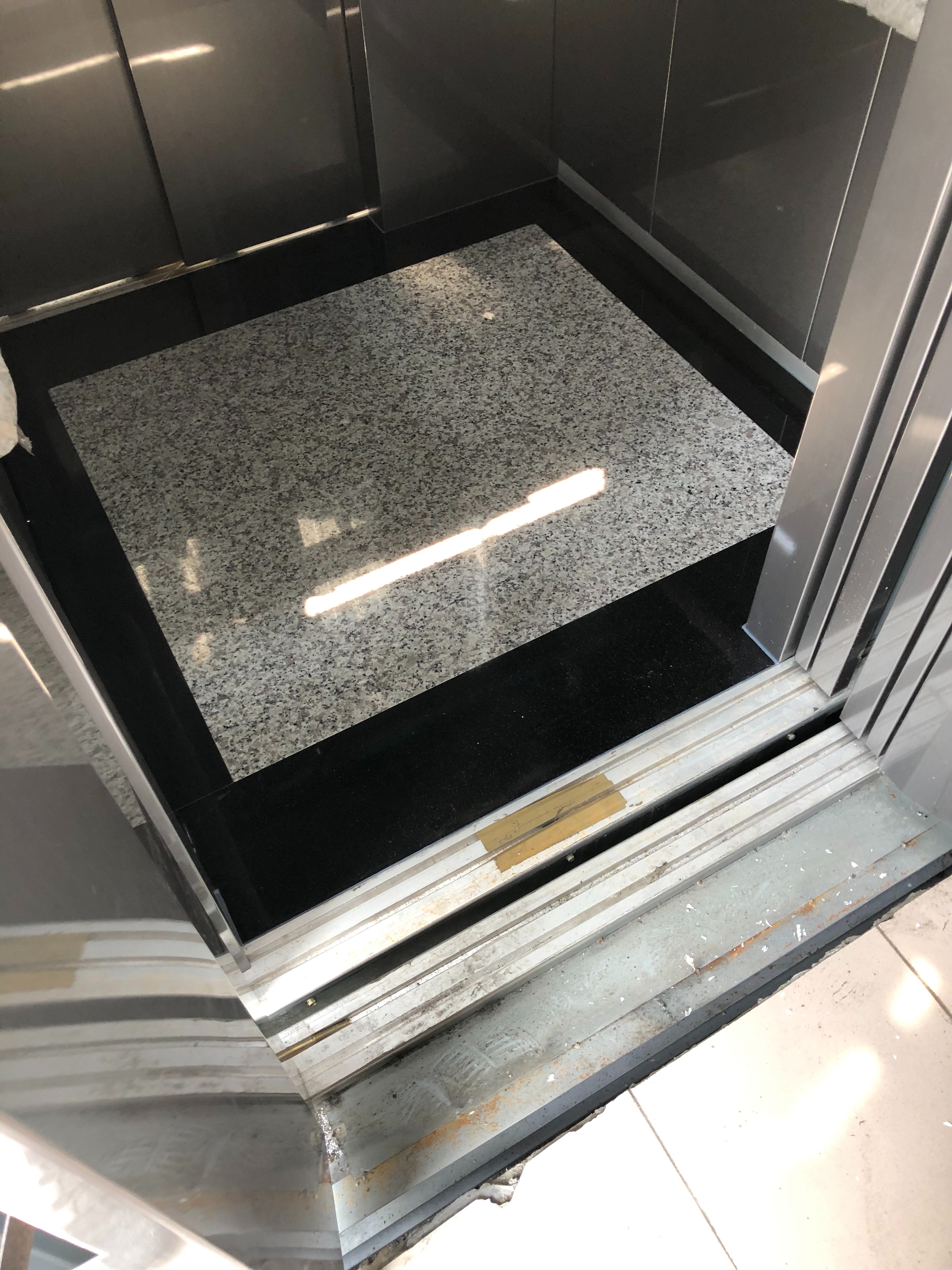 車廂主體439+滾邊印度黑