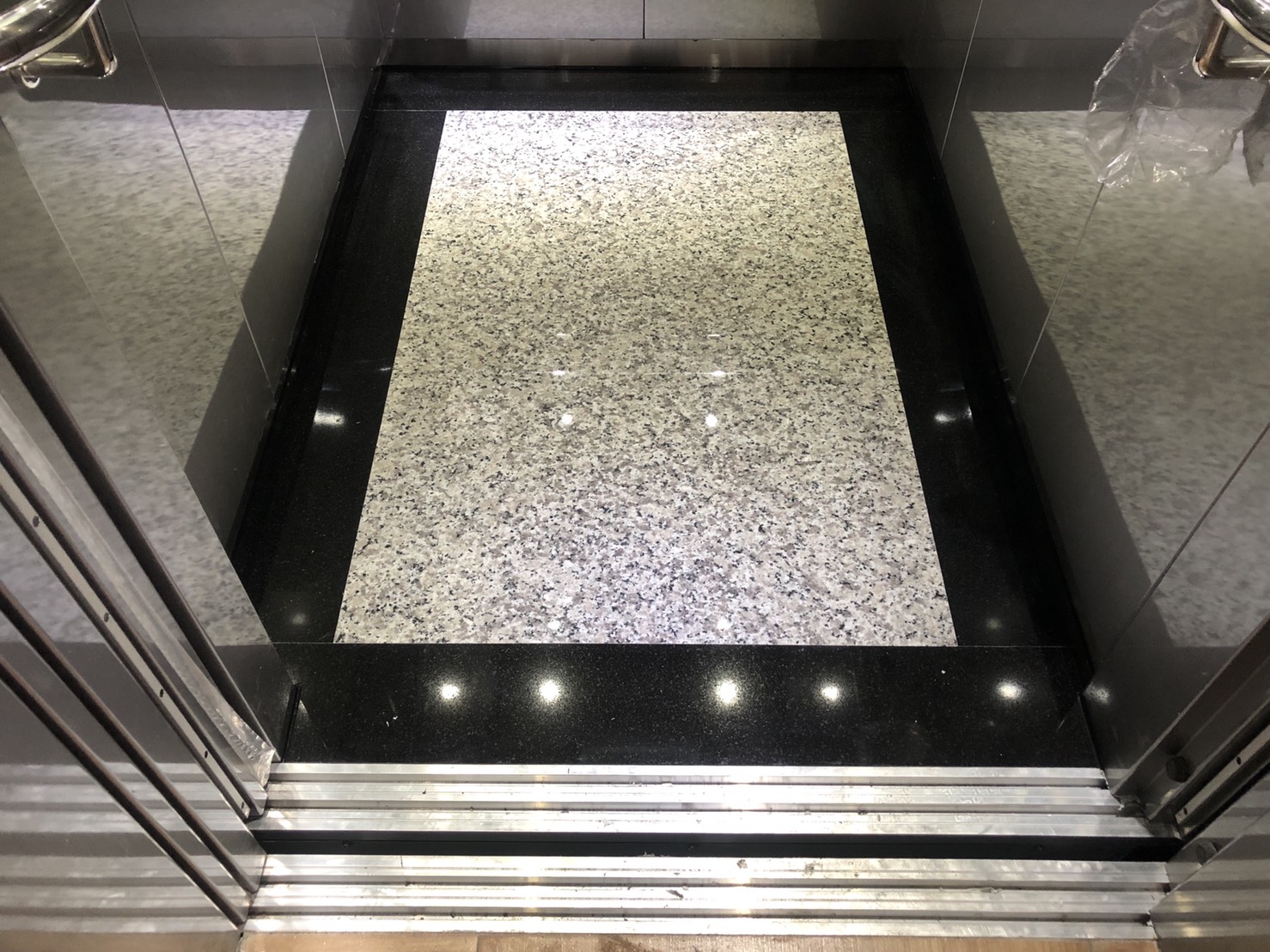 玄關主體439+滾邊印度黑