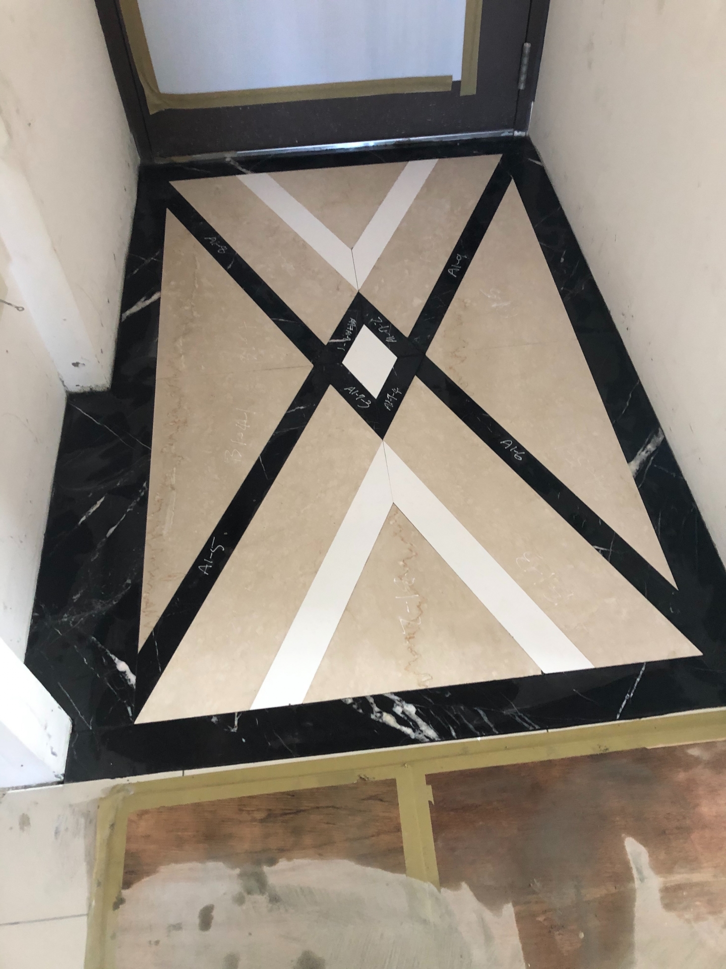 黑雲石+舊米黃+雪晶白-玄關地坪