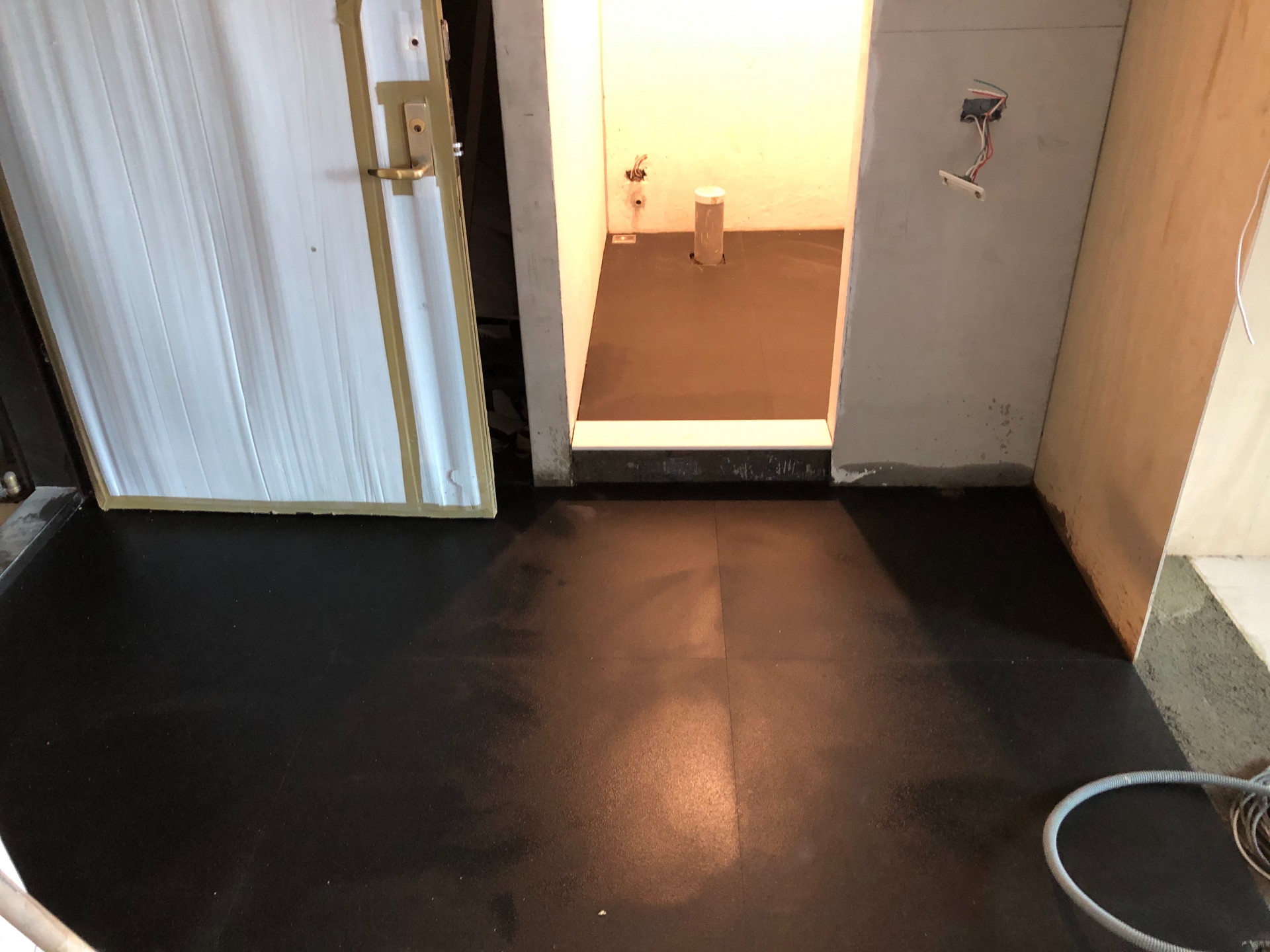 印度黑水沖仿古-玄關地坪+浴廁地坪