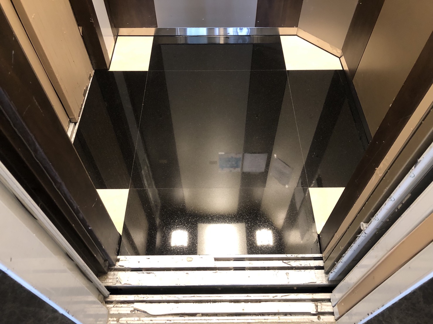 印度黑+米色系-電梯車廂地坪