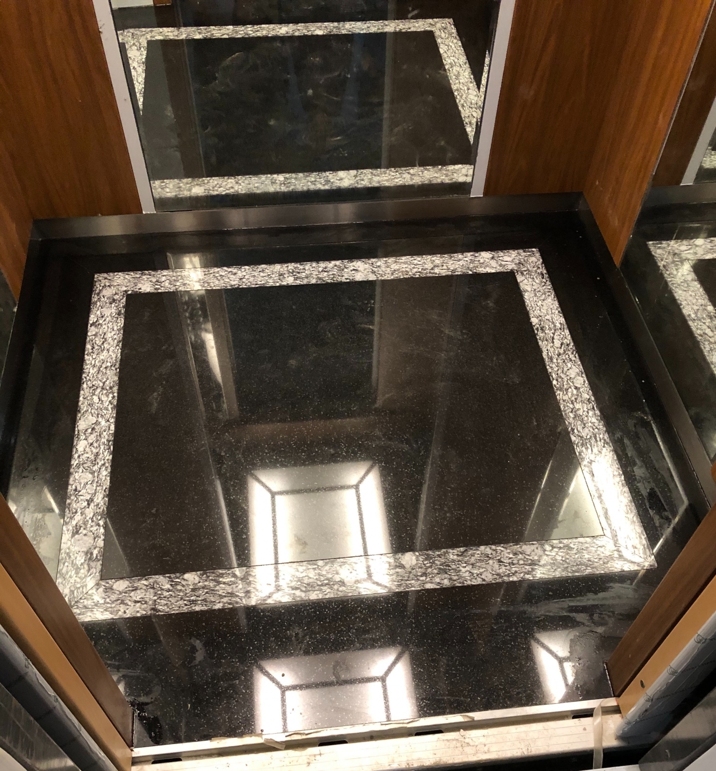 電梯車廂-印度黑+浪花白