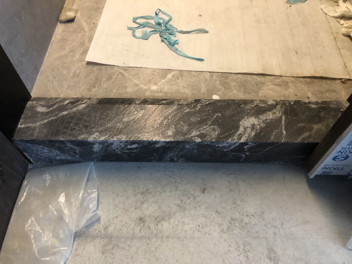 潑墨山水仿古面-門檻