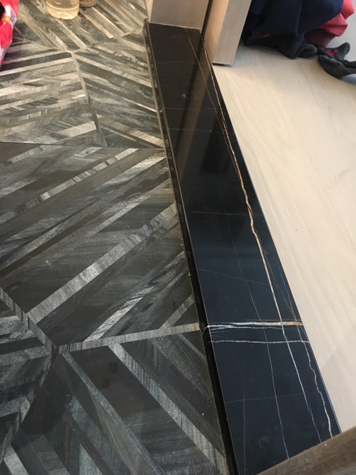 聖羅蘭黑金-門檻