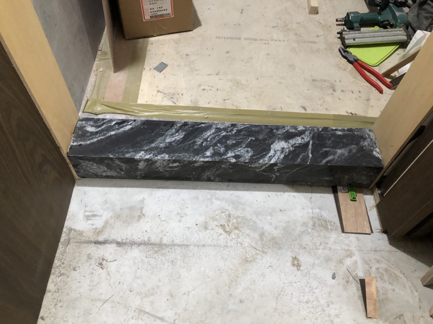 潑墨山水復古面-門檻