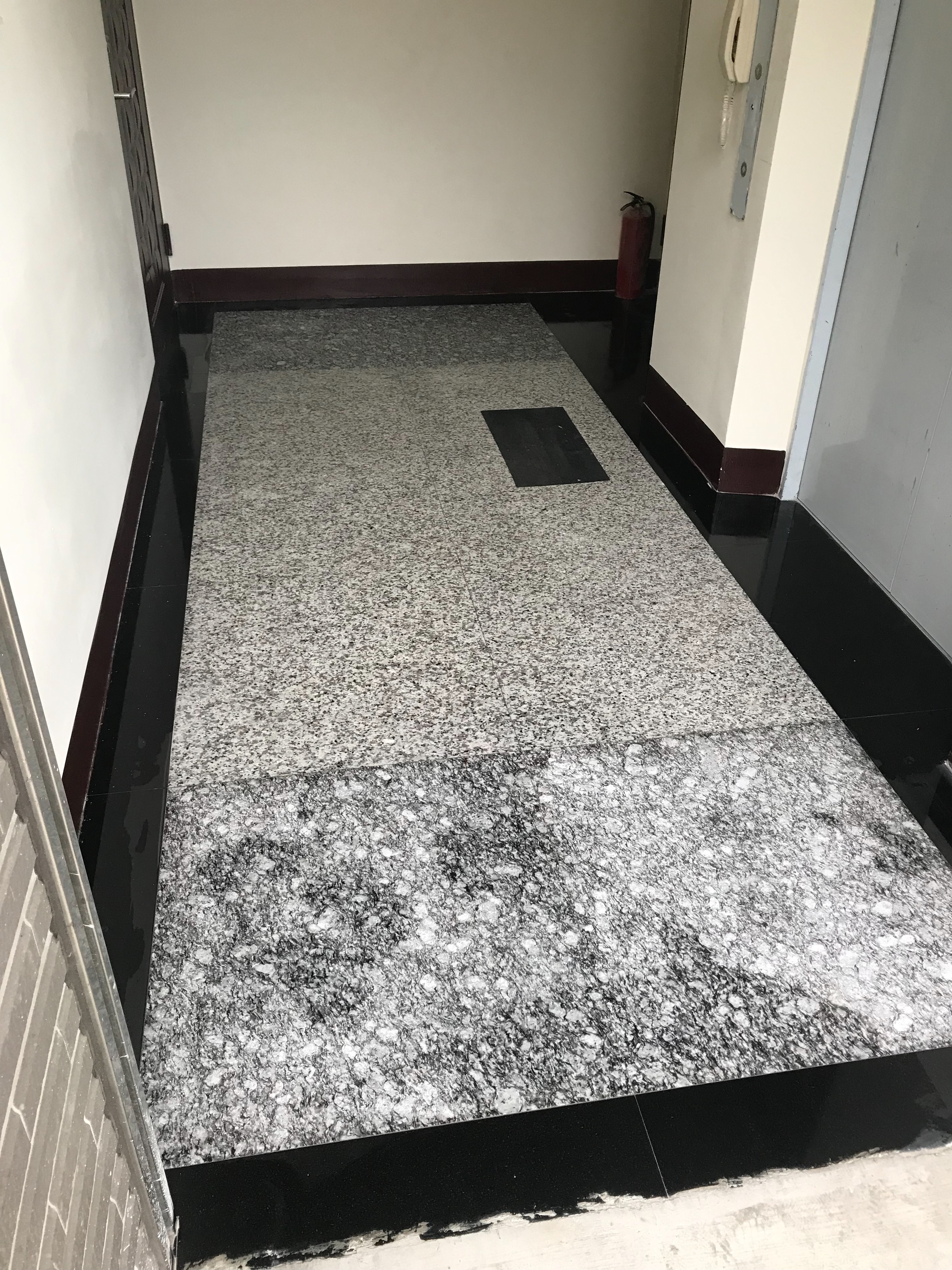 玄關主體439+浪花白+滾邊印度黑