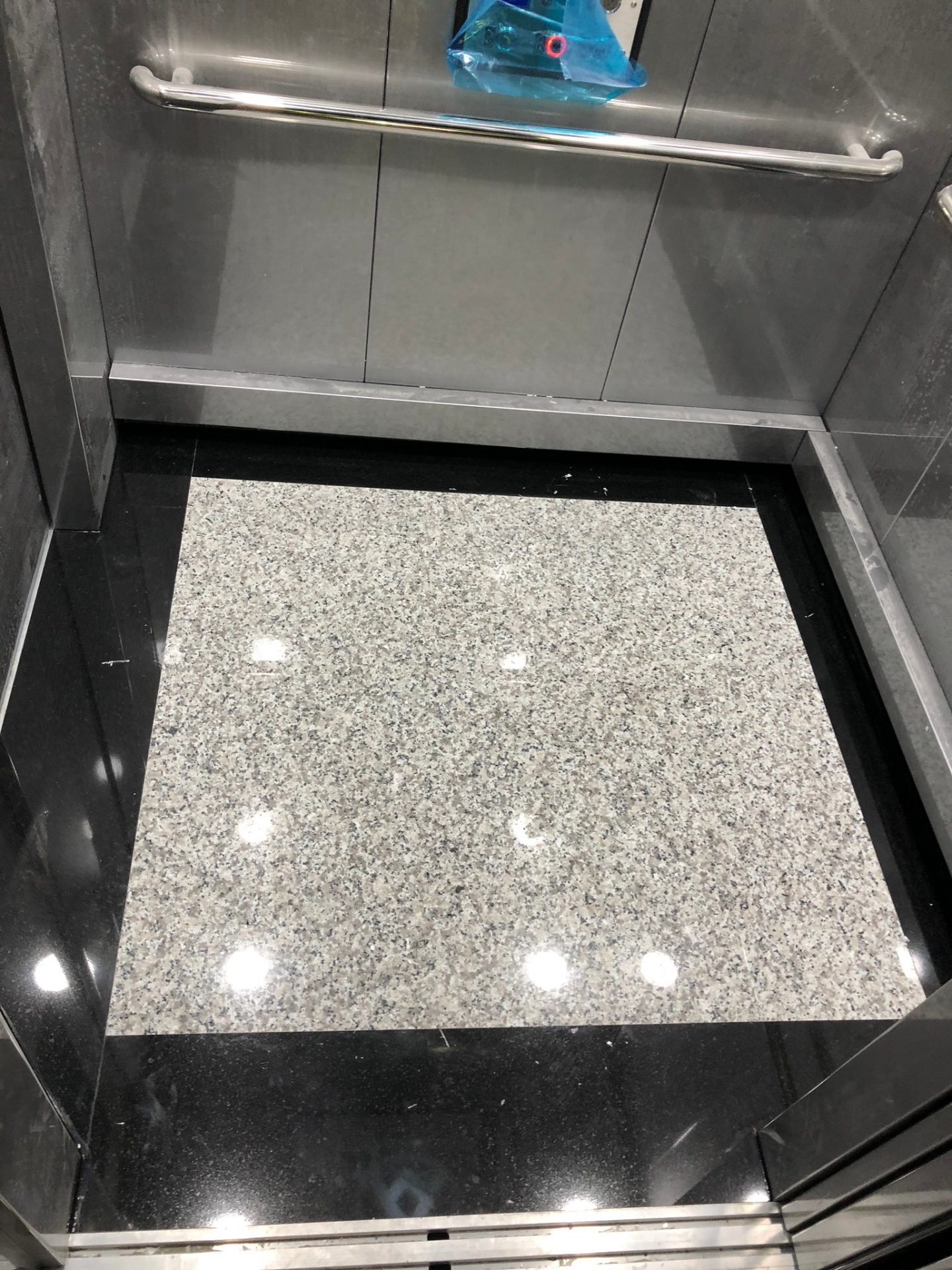 主體439+滾邊印度黑-玄關地坪