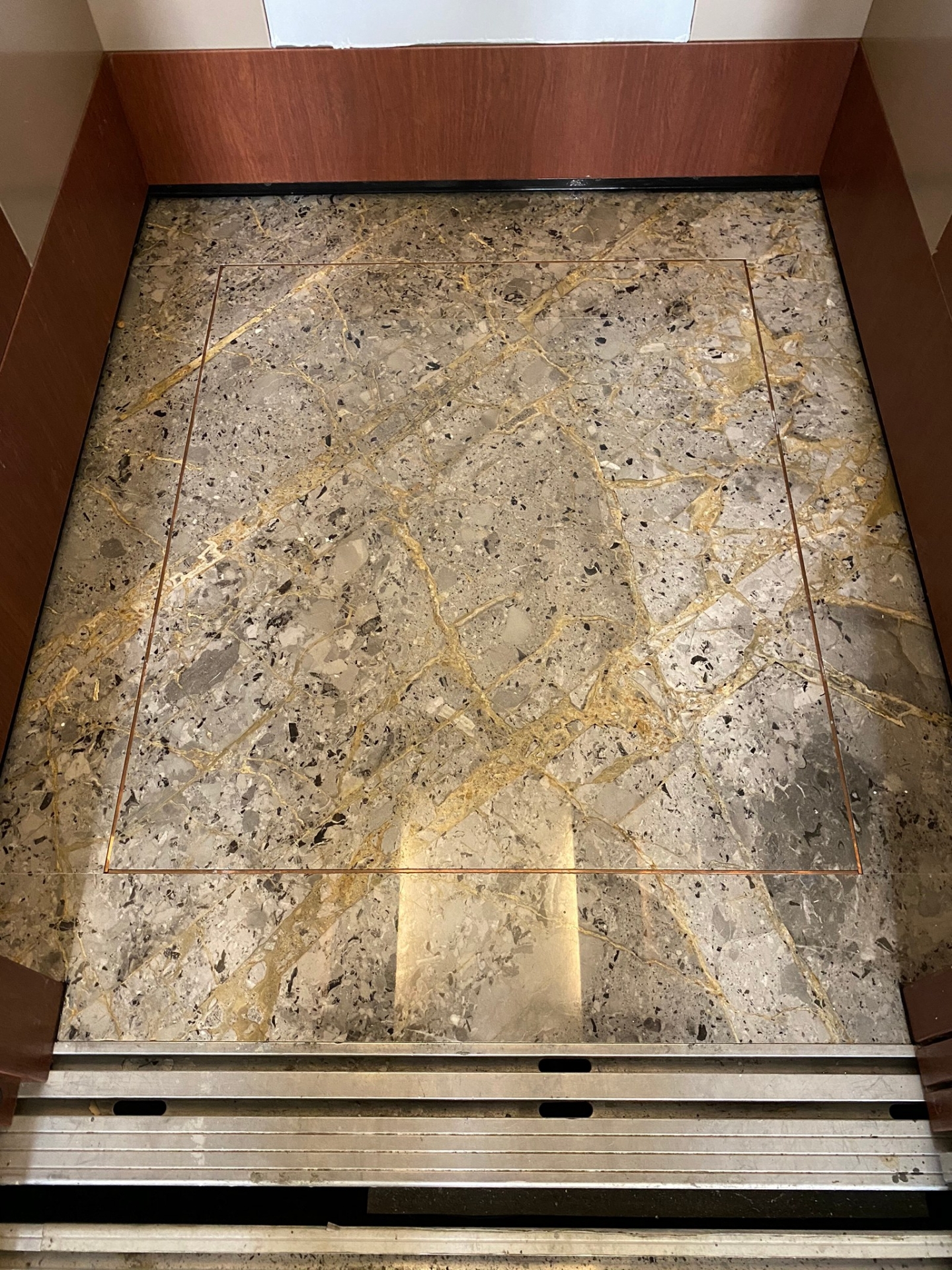 蒙特內羅+紅銅排-車廂地坪