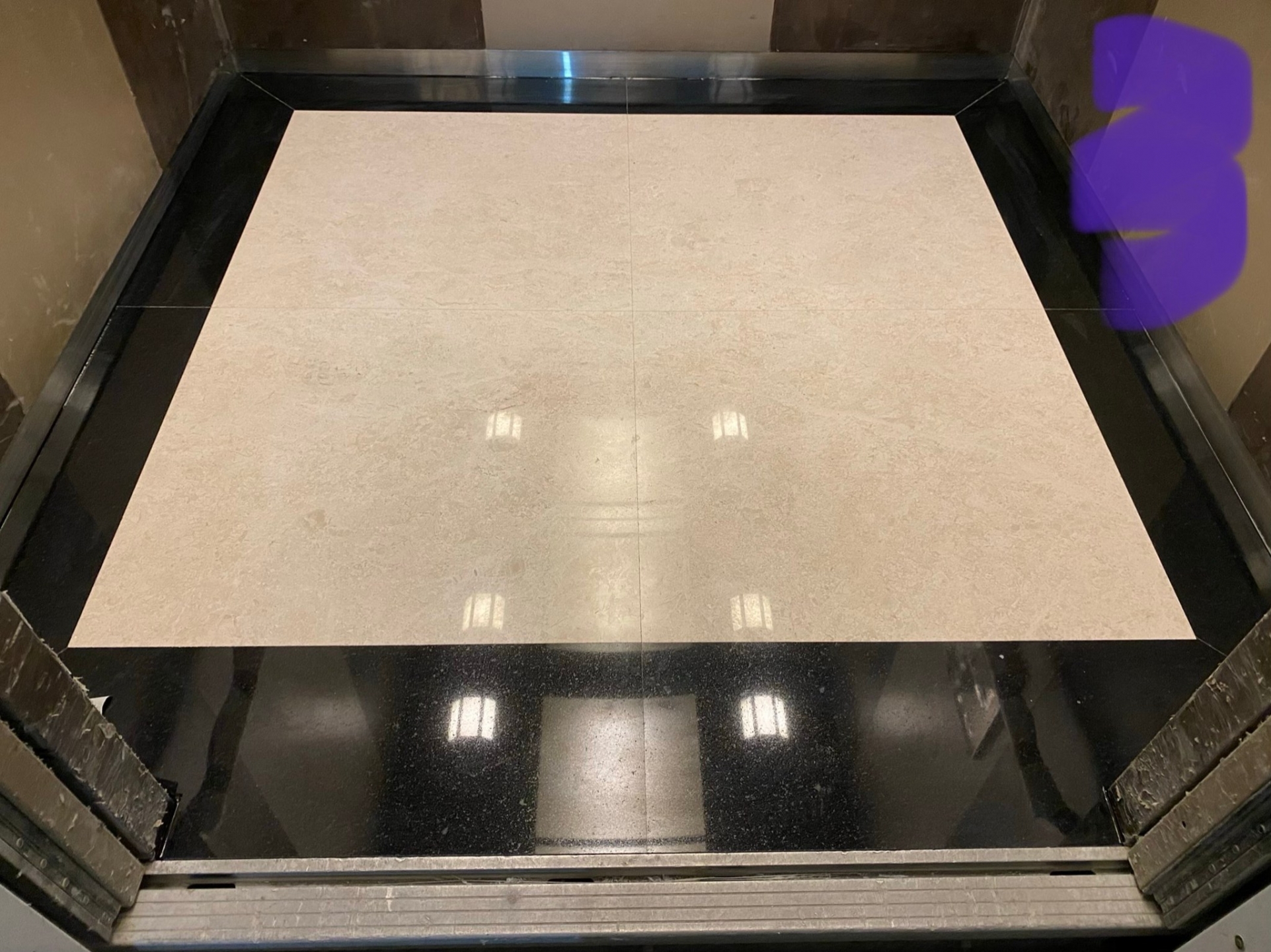 日光玫瑰+印度黑滾邊-電梯車廂