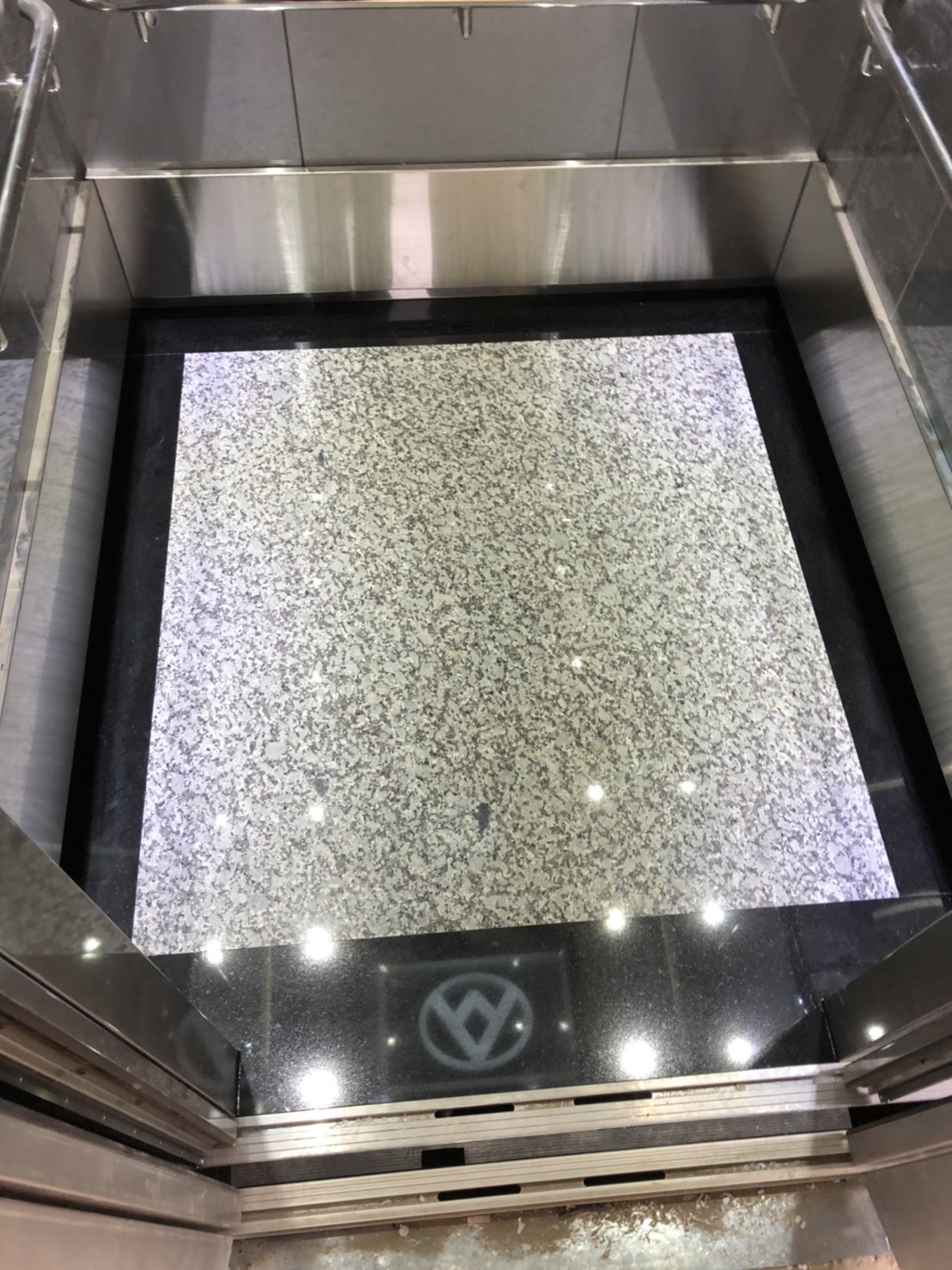 主體439+滾邊印度黑-玄關地坪