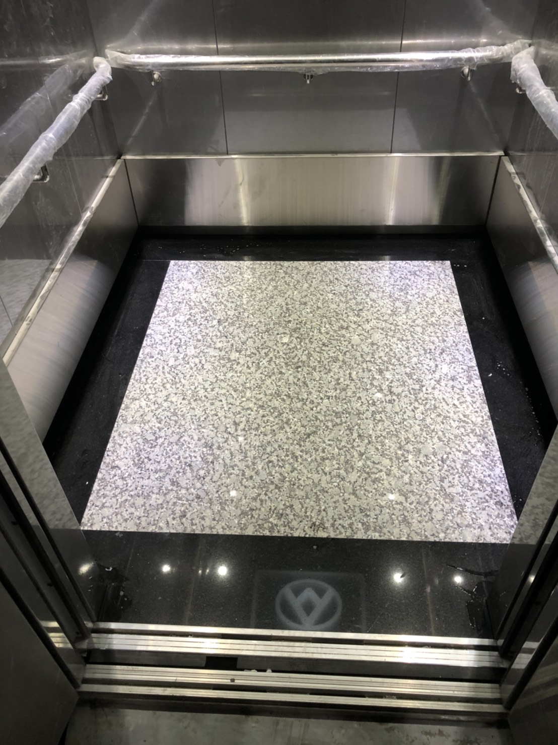 主體439+滾邊印度黑-玄關地坪