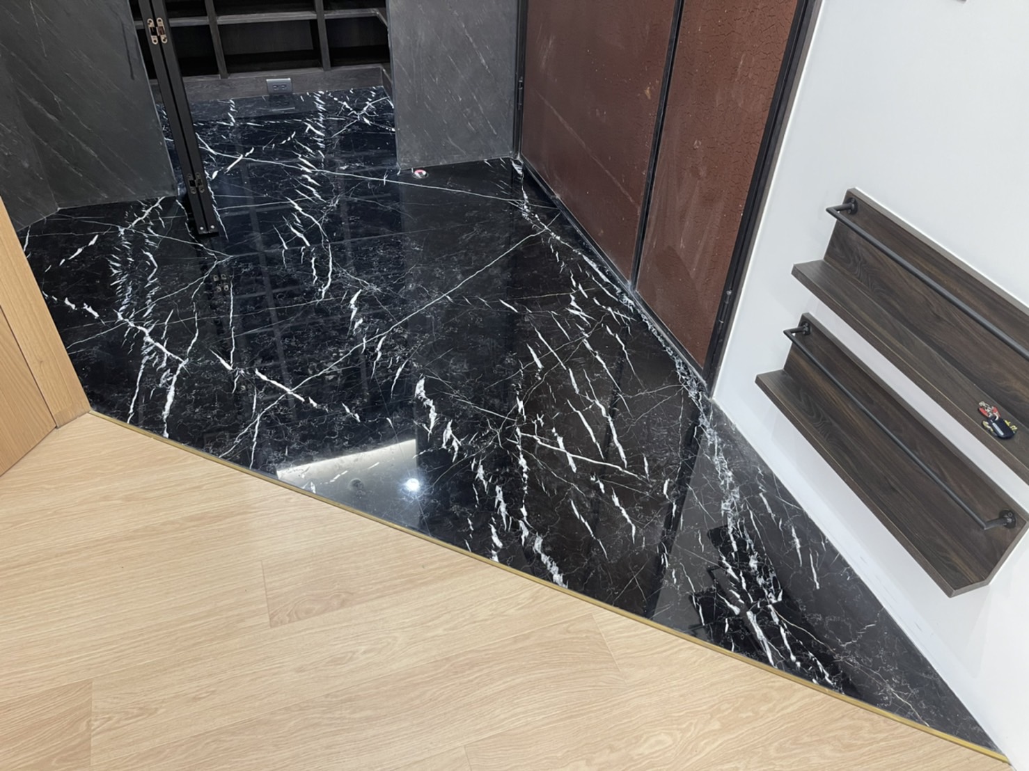玄關地坪-黑雲石