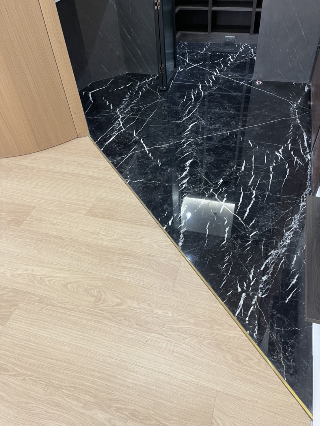 玄關地坪-黑雲石