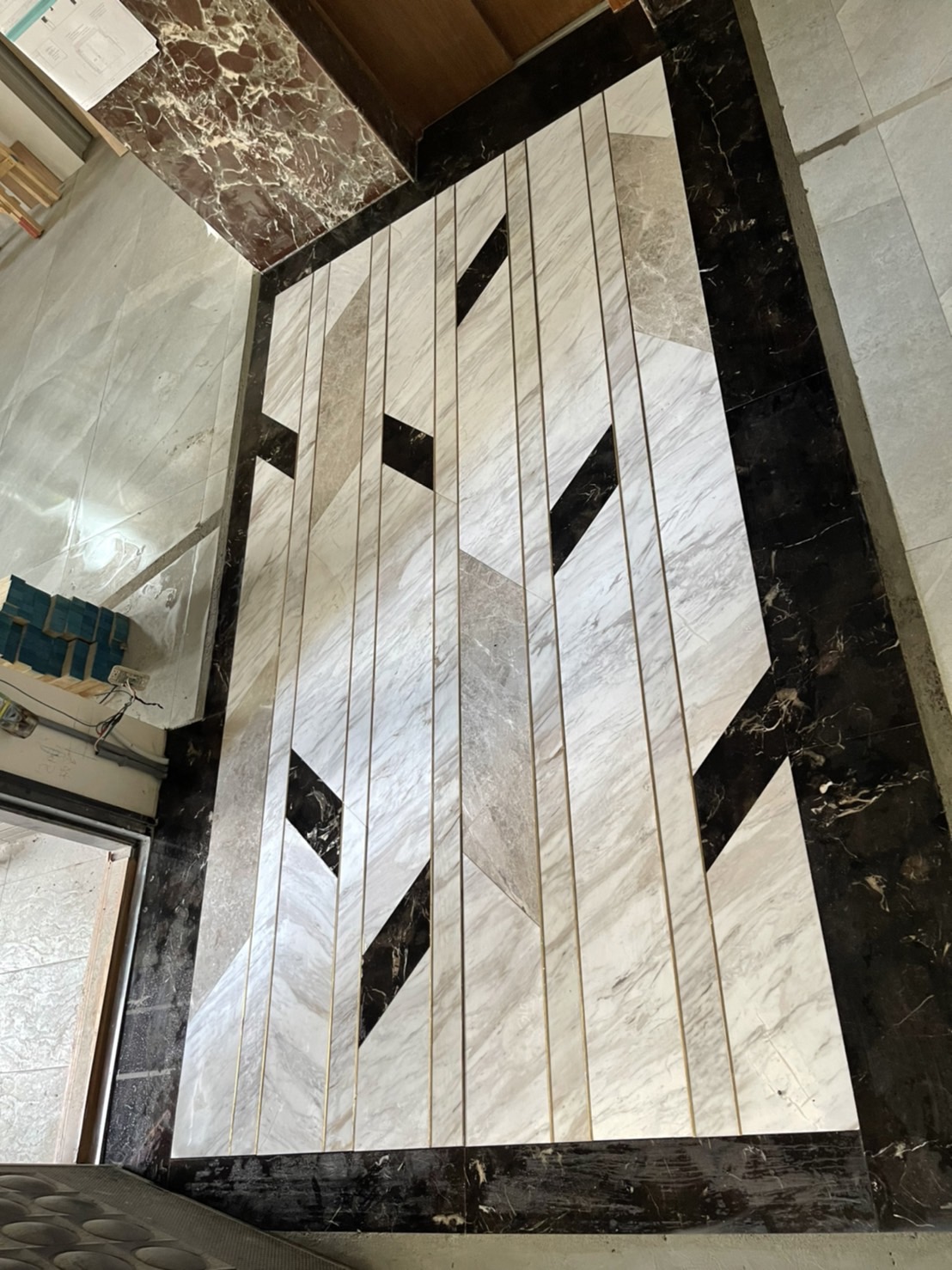 銀狐+黑金鋒+雅典娜灰-玄關地坪