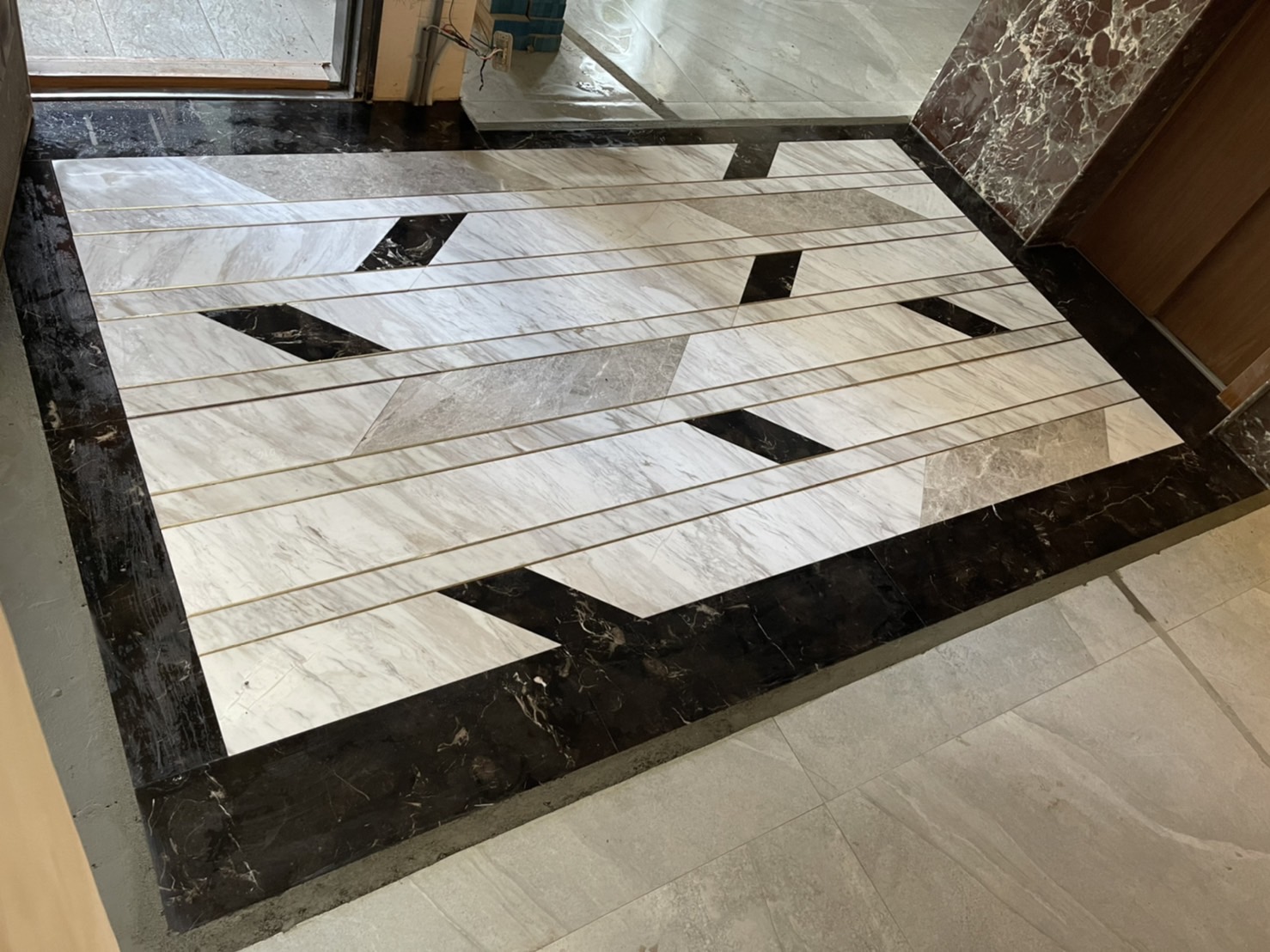 銀狐+黑金鋒+雅典娜灰-玄關地坪