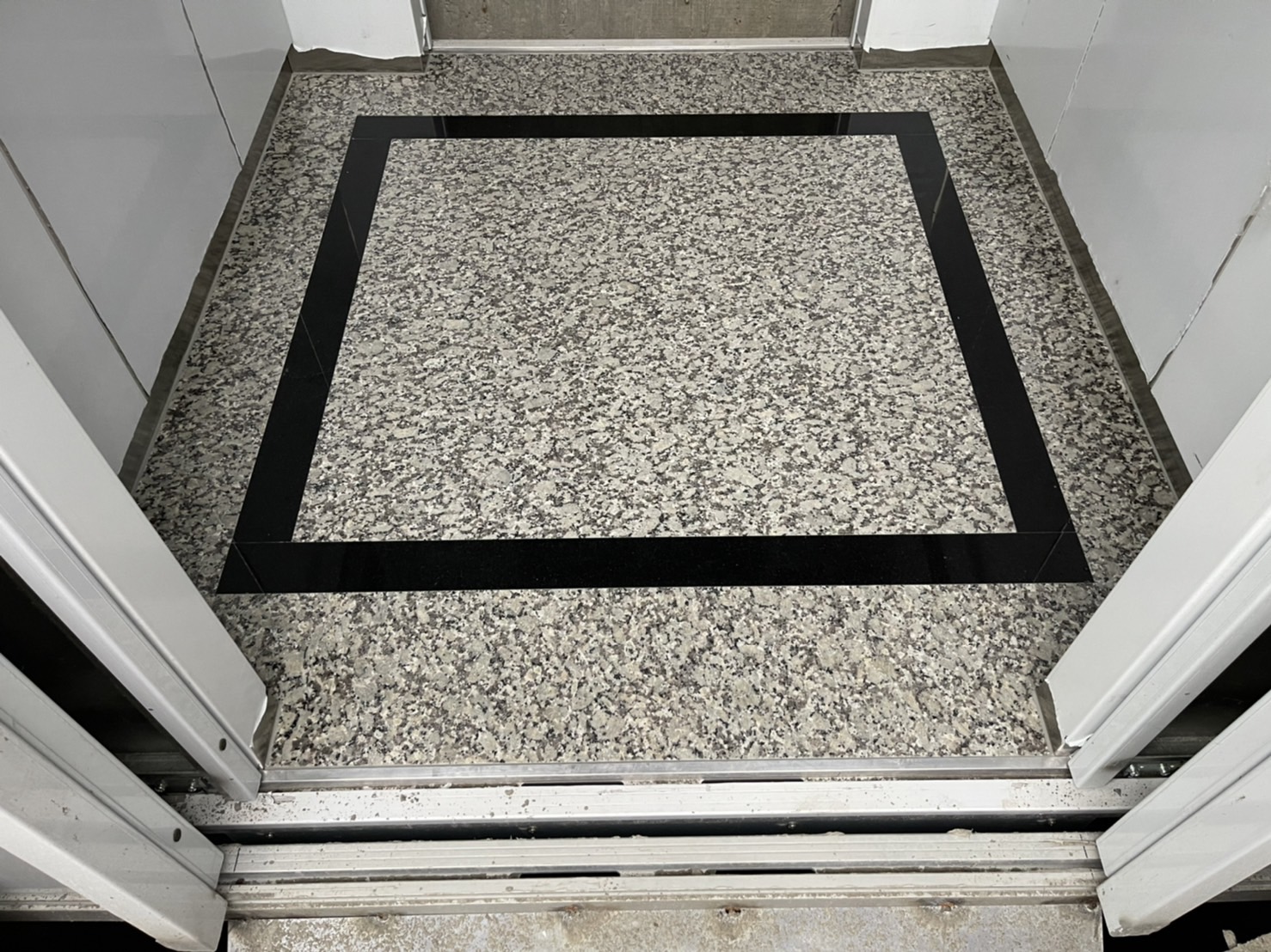 車廂地坪-主體#439+滾框印度黑