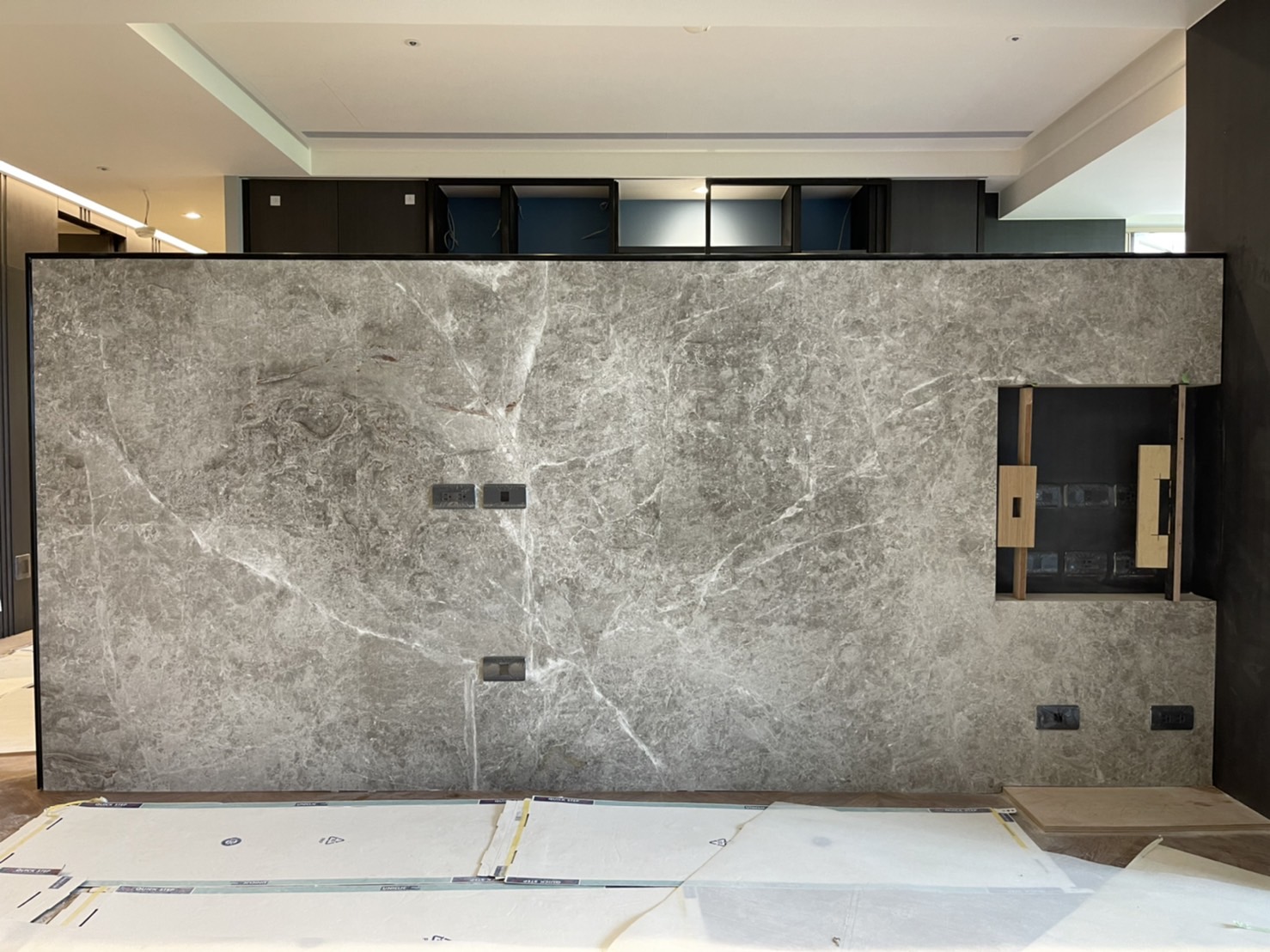 布羅克灰仿古面-電視牆