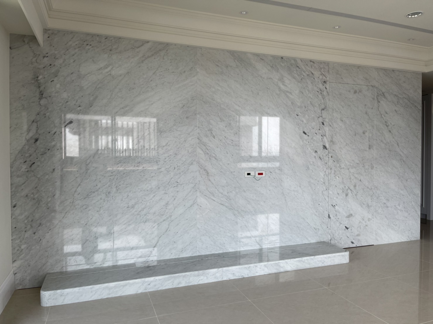 卡拉拉白-電視牆