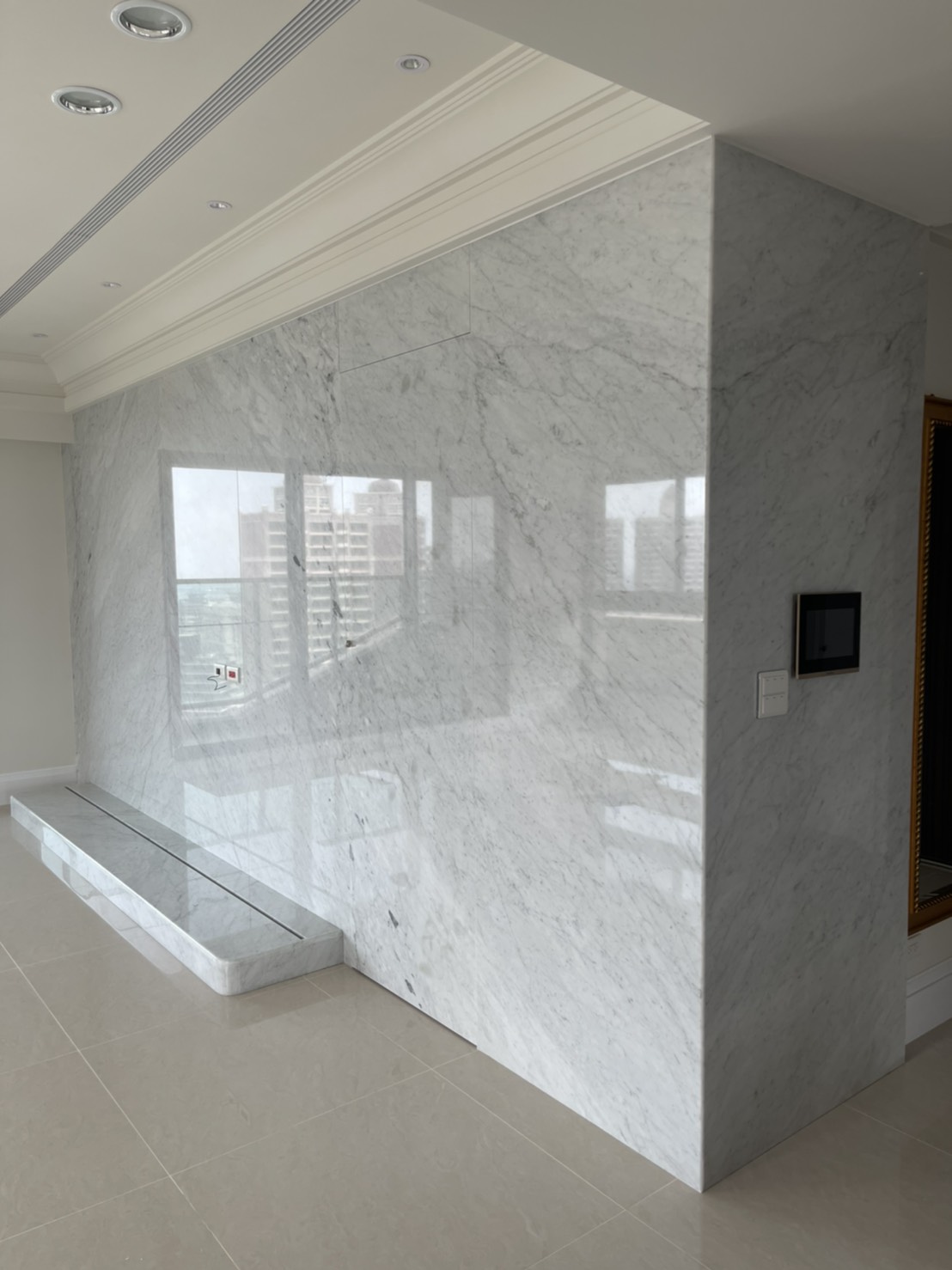 卡拉拉白-電視牆