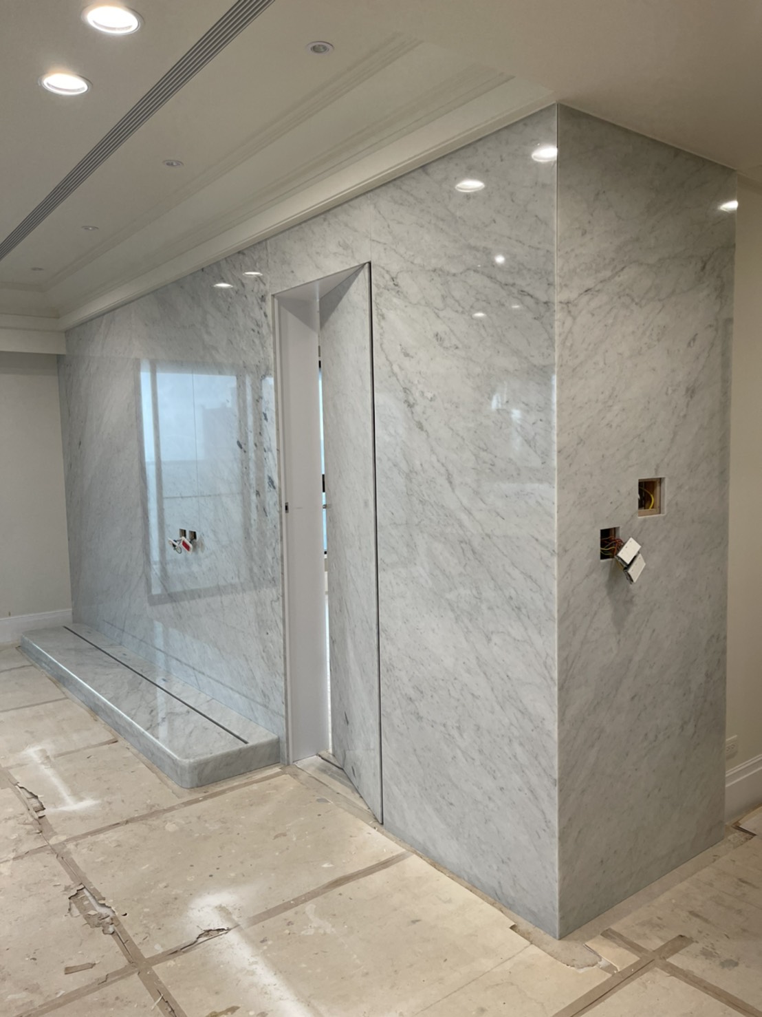 卡拉拉白-電視牆