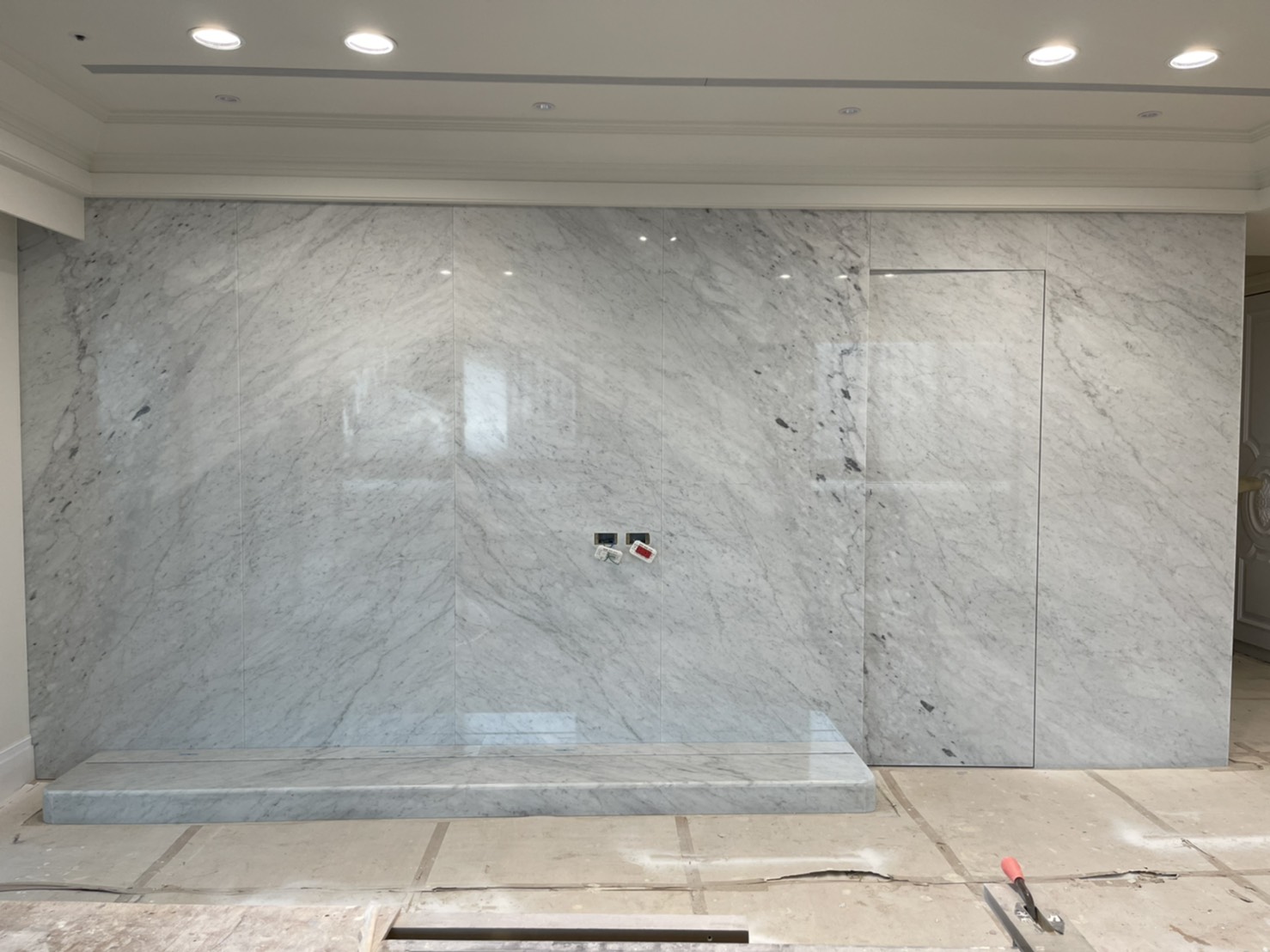 卡拉拉白-電視牆