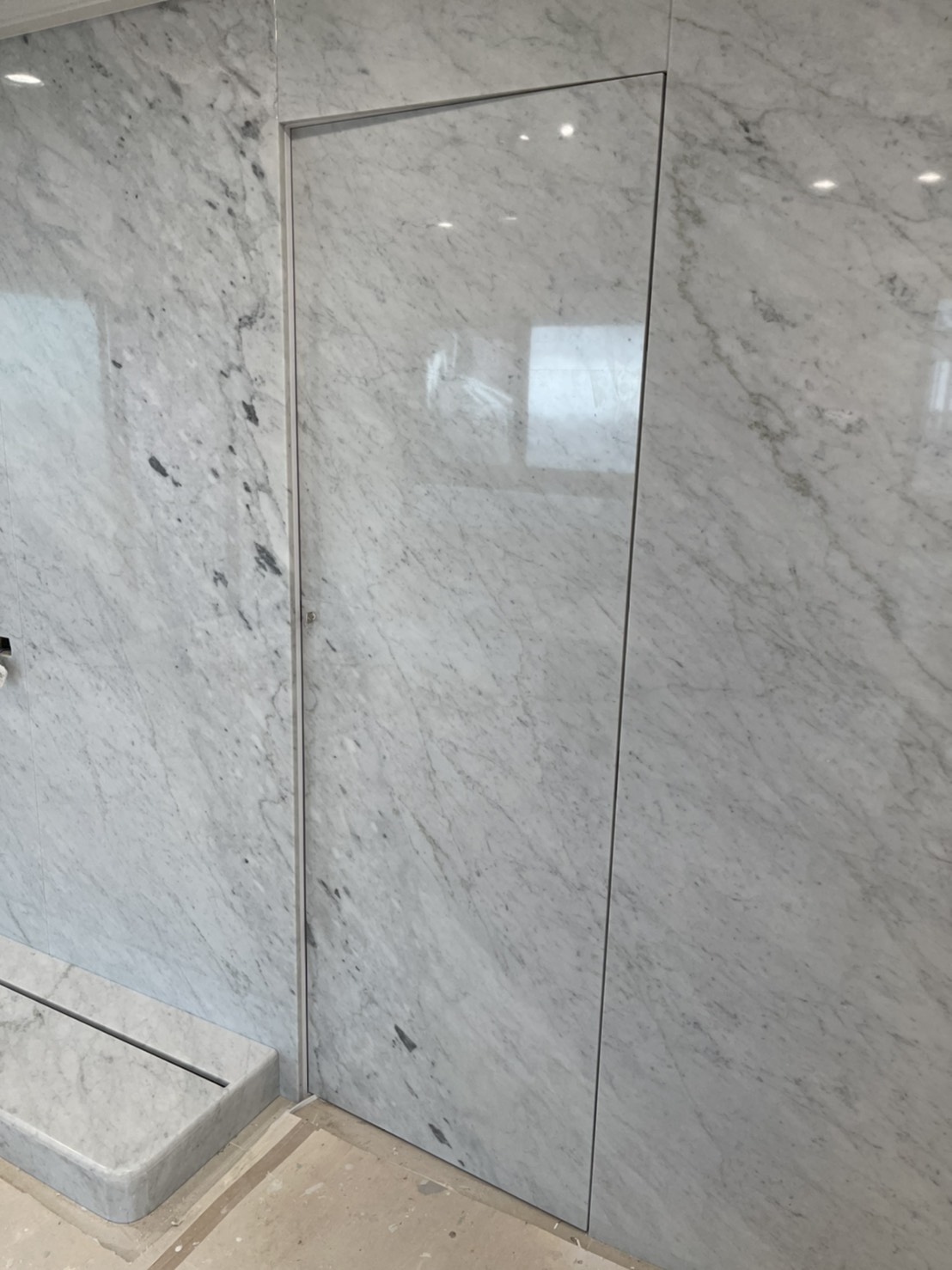 卡拉拉白-電視牆