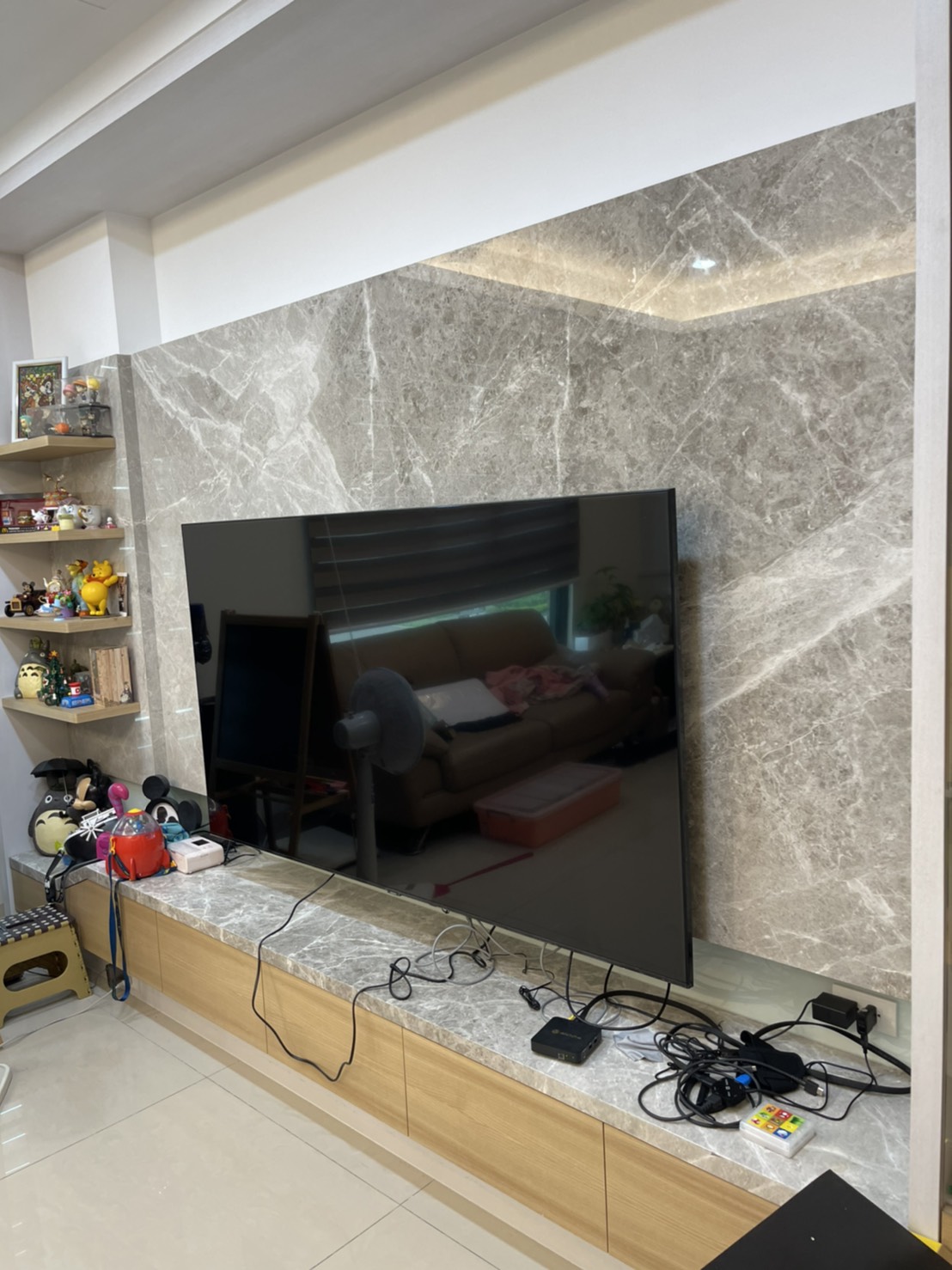 杜布尼克灰-電視牆