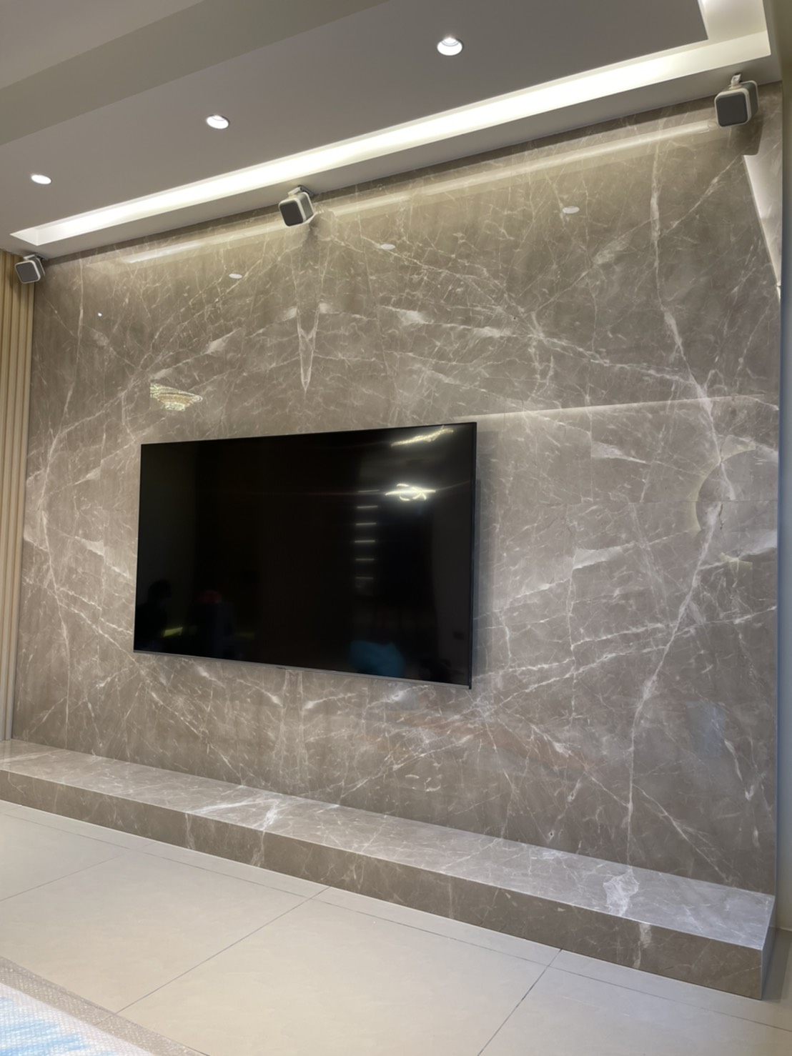 杜布尼克灰-電視牆