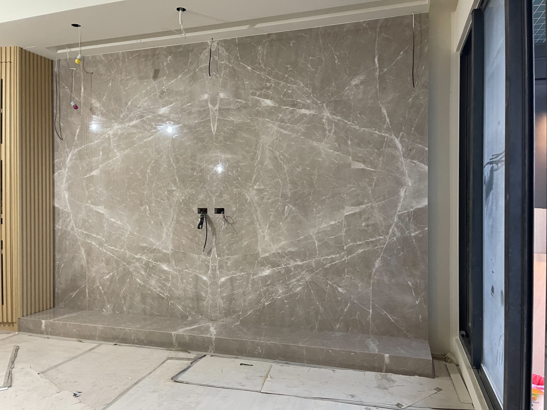 杜布尼克灰-電視牆